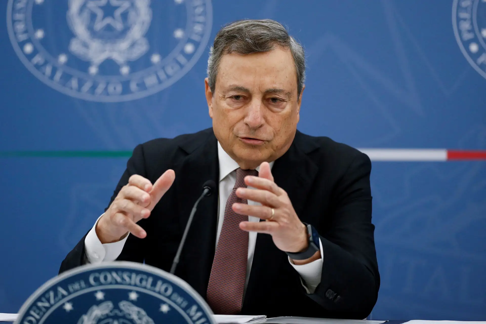 Primeiro-ministro italiano está com covid-19 e já não vai a Angola