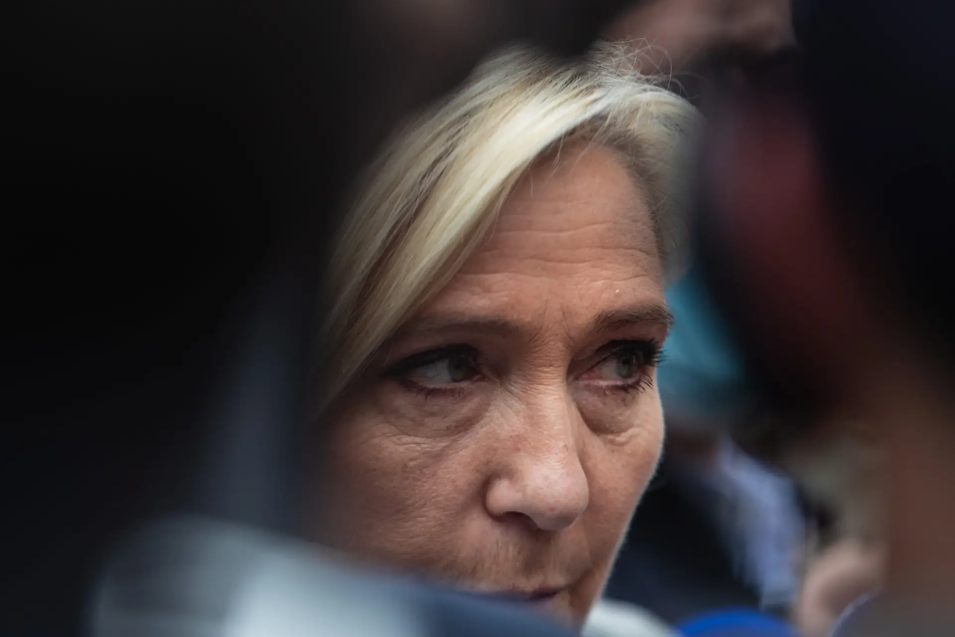 Presidenciais em França: Marine Le Pen acusada de desviar dinheiro público europeu