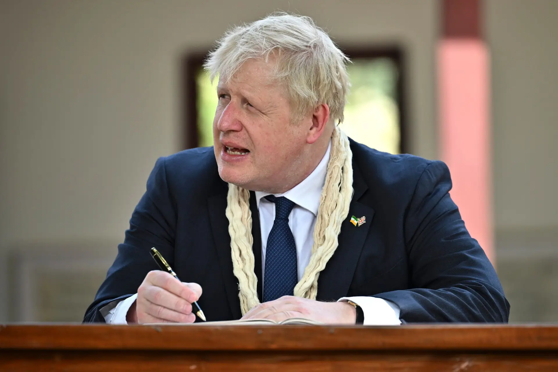 Boris Johnson negou ter violado as restrições pandémicas e Parlamento britânico abre inquérito