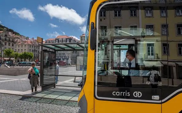 Transportes em Lisboa passam a ser gratuitos para moradores com mais de 65 anos