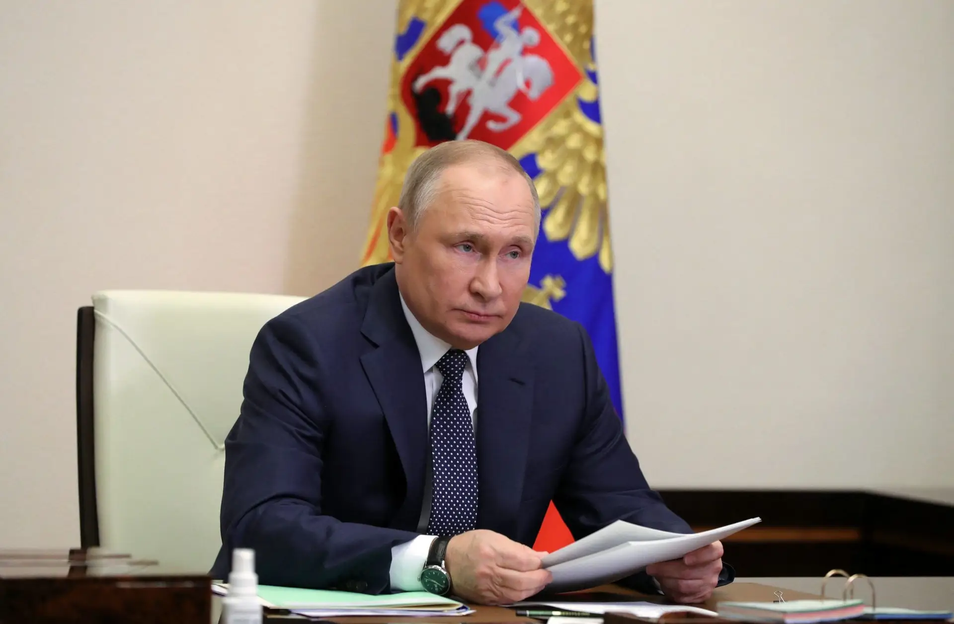 Mariupol: Putin cancela assalto à resistência mas mantém bloqueio