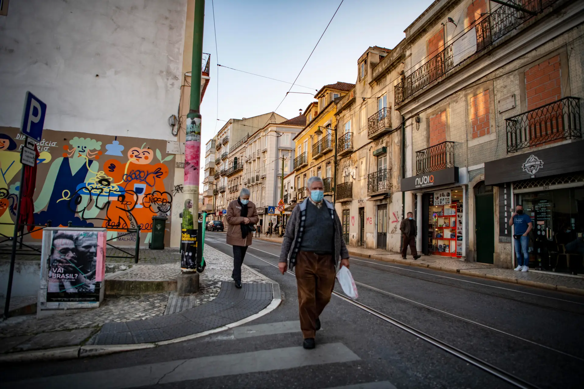 Covid-19: casos e internamentos subiram na semana em que a máscara caiu