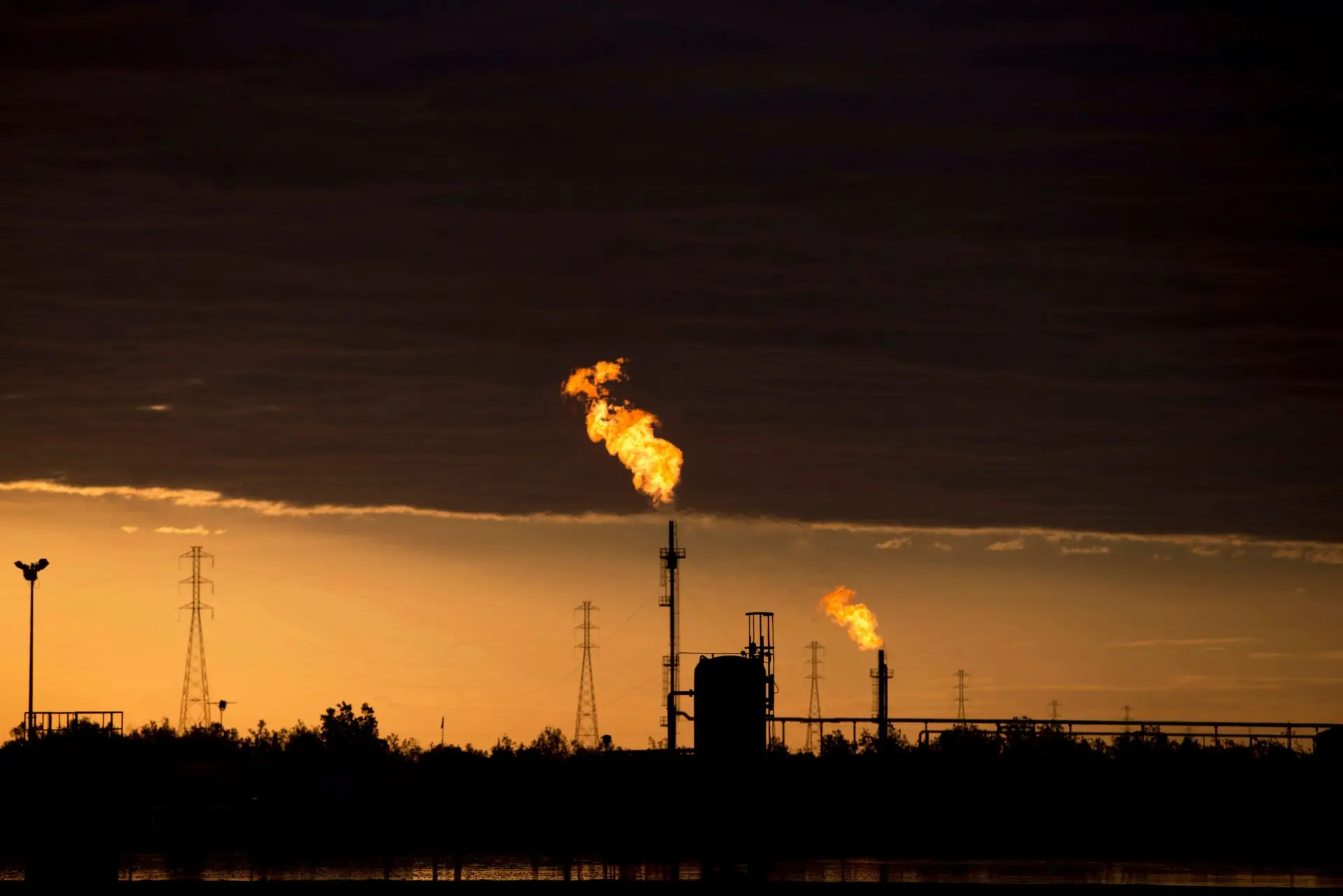 Ucrânia: Holanda vai suspender compras de gás, petróleo e carvão à Rússia
