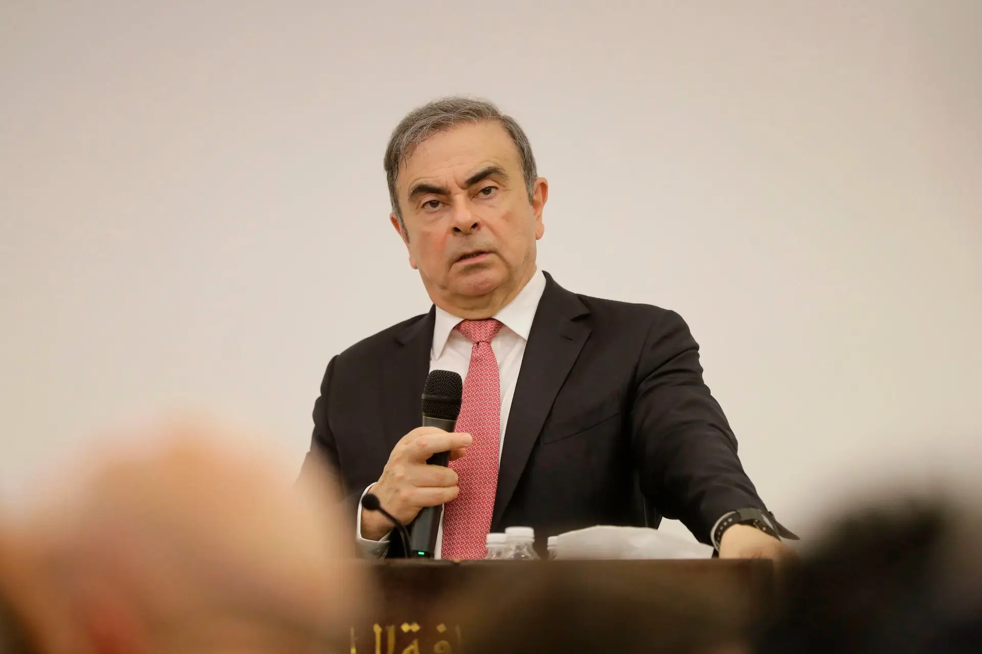 Ex-líder da Renault-Nissan, Carlos Ghosn, alvo de mandado de captura em França