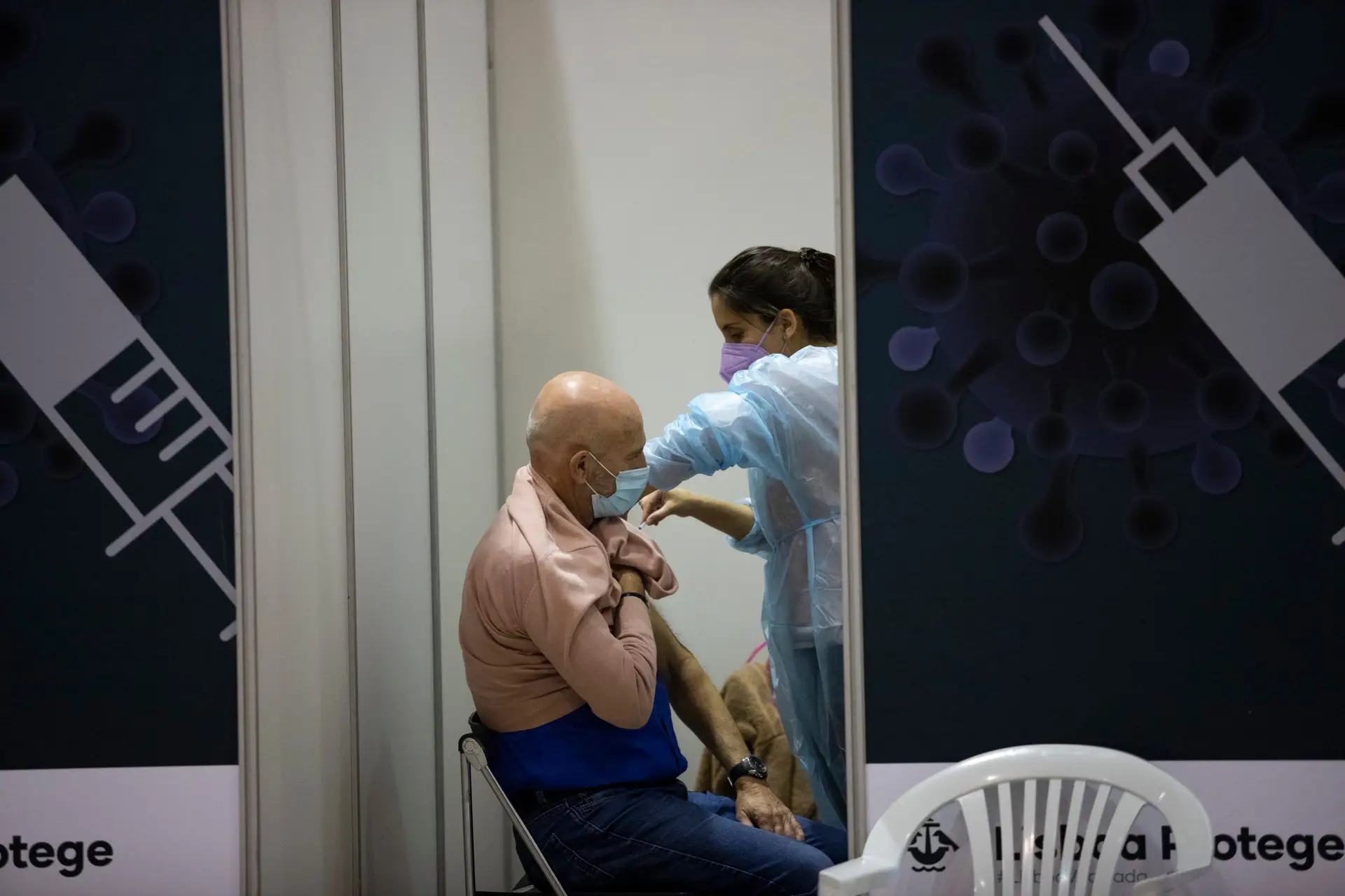 Covid-19: reforço da vacina só se a pandemia piorar e para grupos de risco