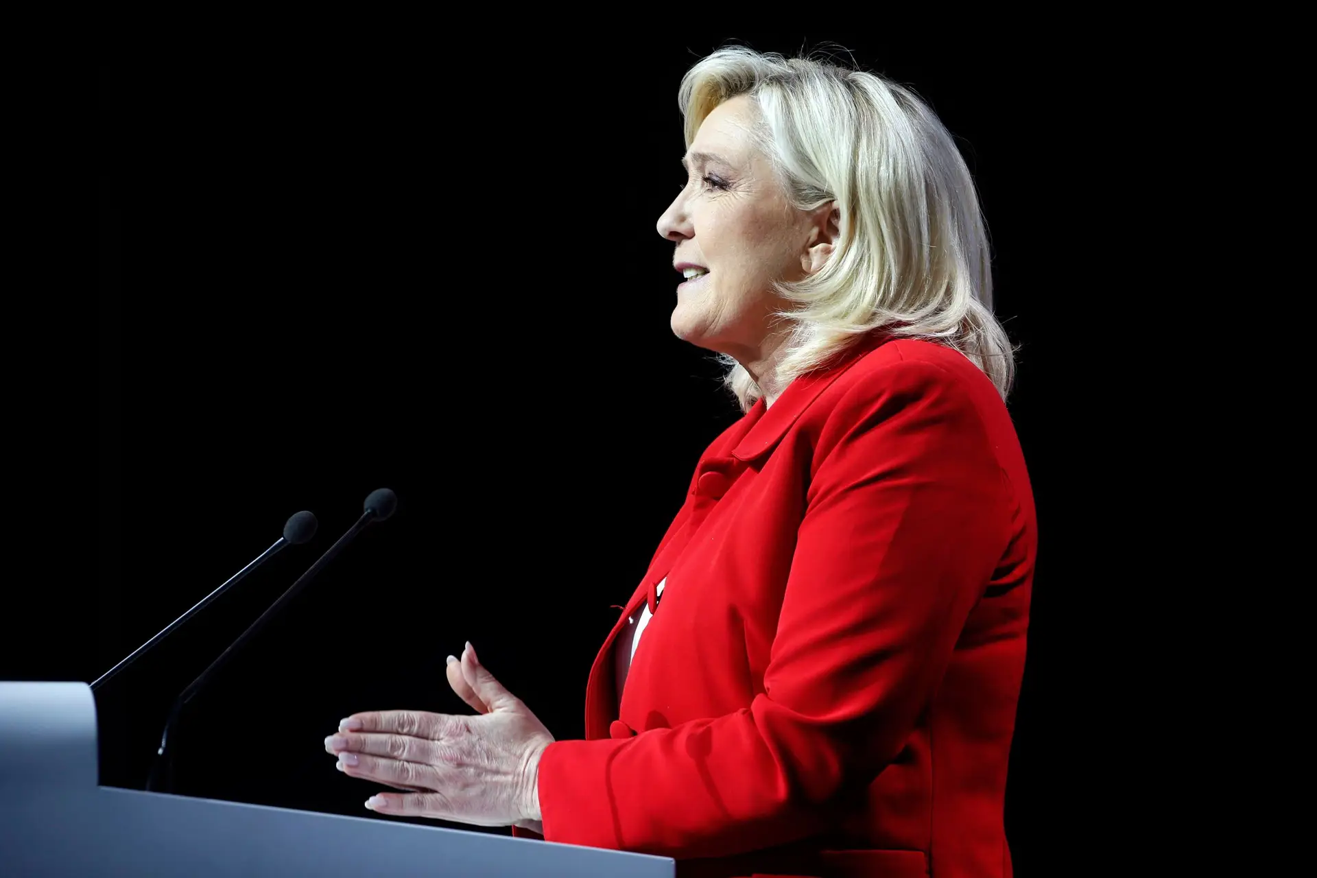 Marine Le Pen: a “filha do diabo” às portas do Eliseu