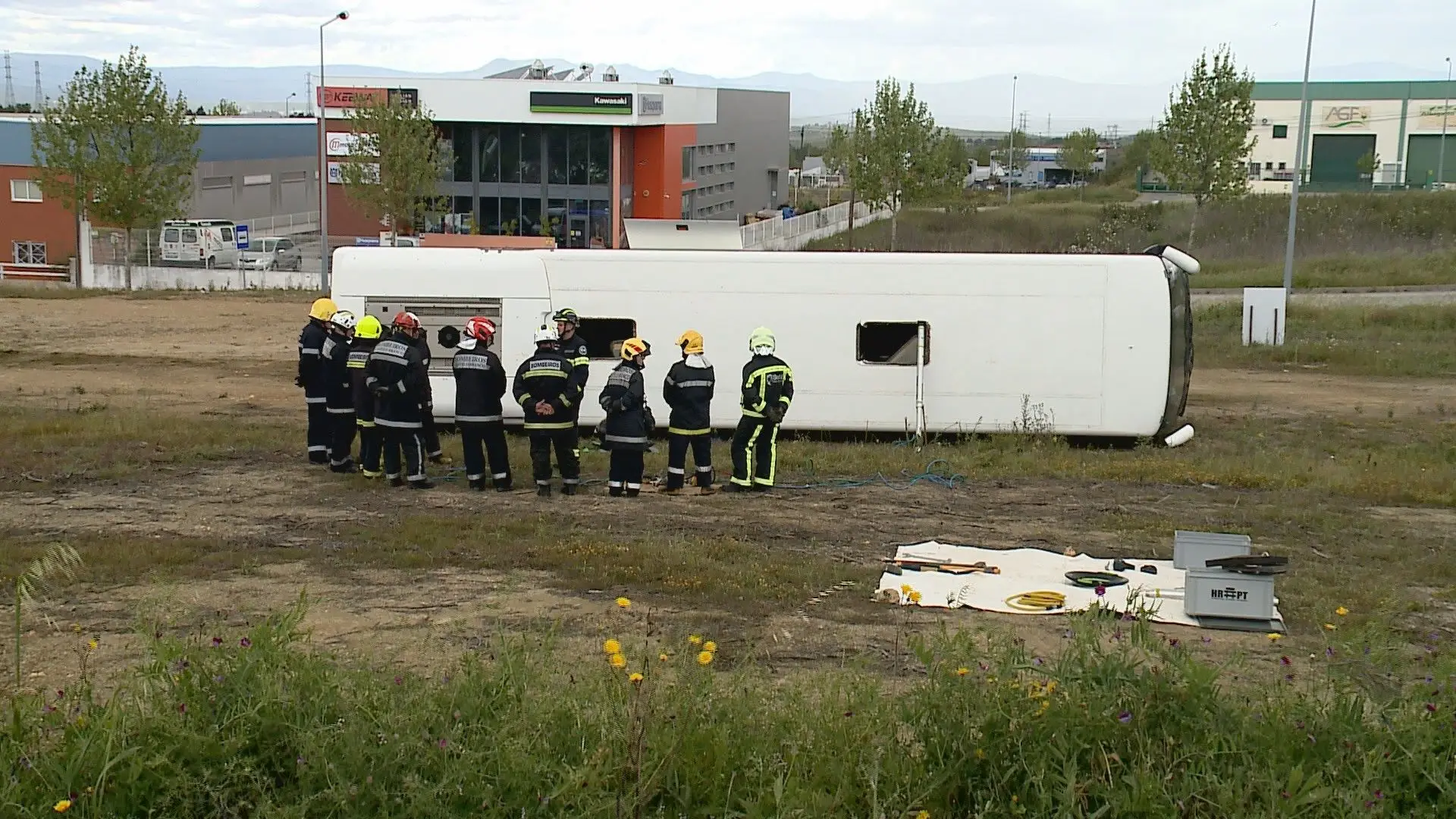 Bombeiros de Castelo Branco aprendem técnicas de socorro a acidentes com pesados de passageiros