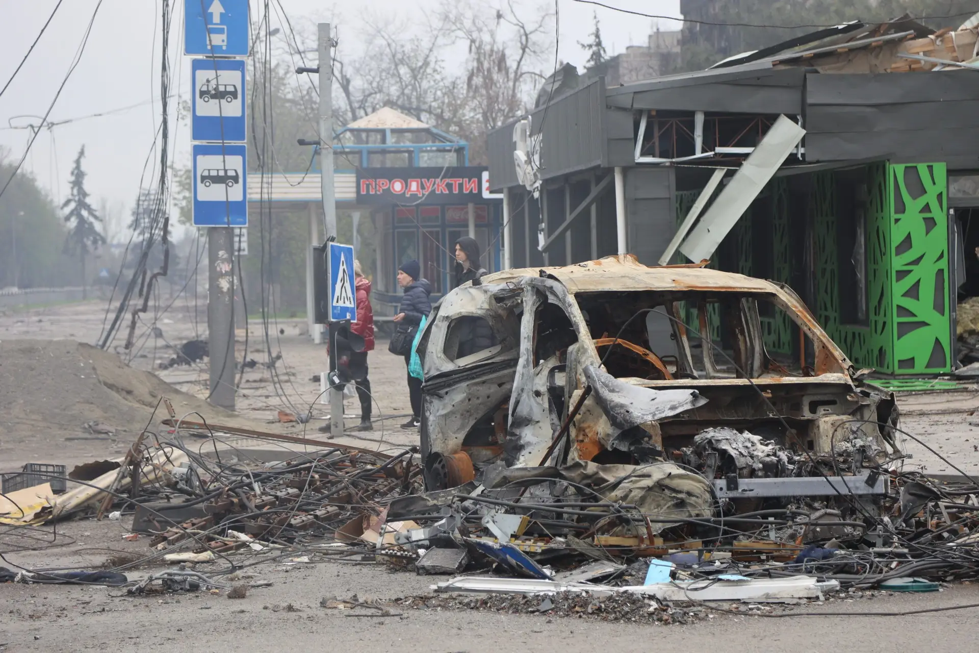 Guerra na Ucrânia: continuam os bombardeamentos em Mariupol e Kharkiv