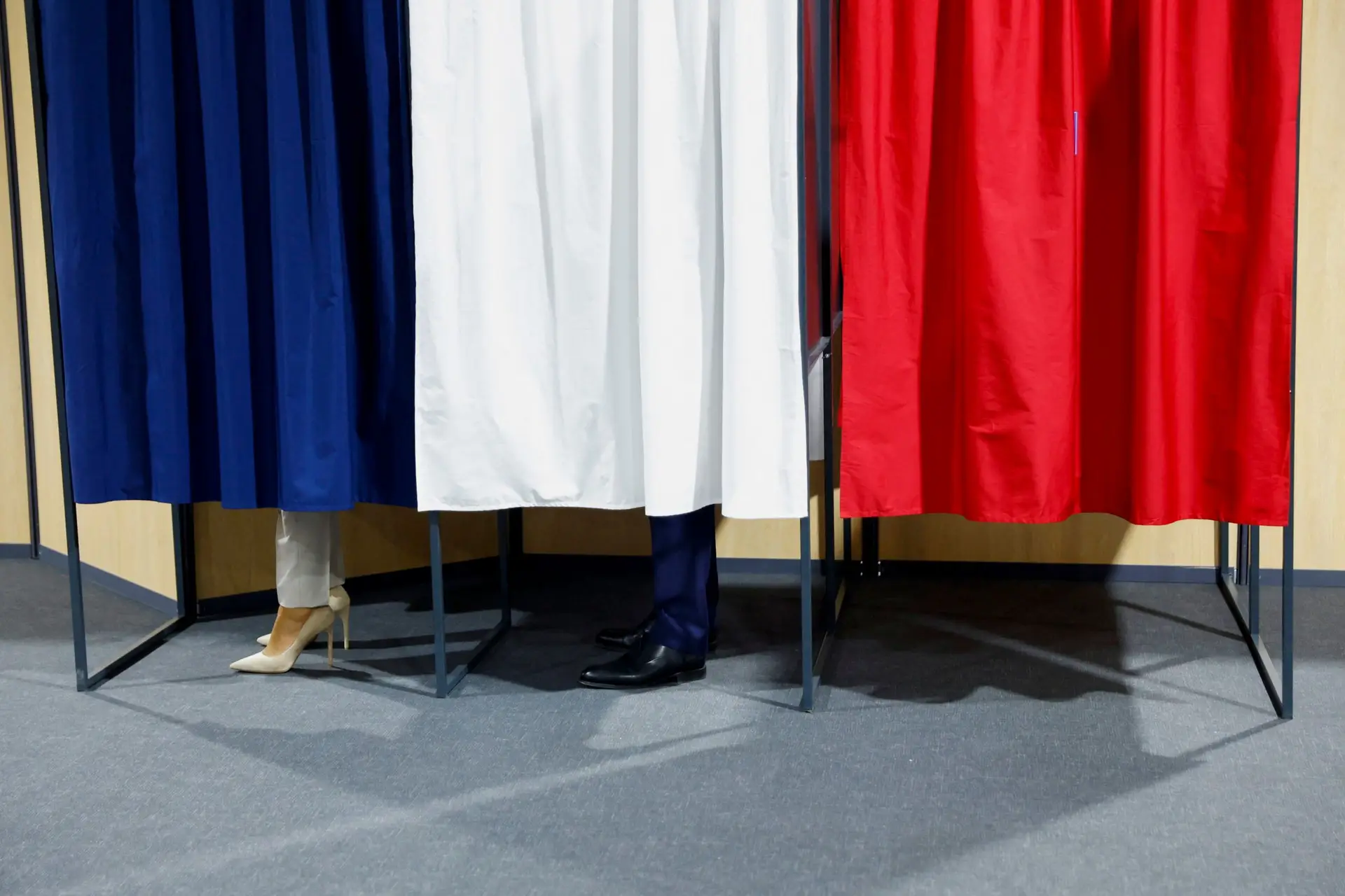 Eleições em França: taxa de participação ao meio-dia abaixo de 2017 mas acima da primeira volta