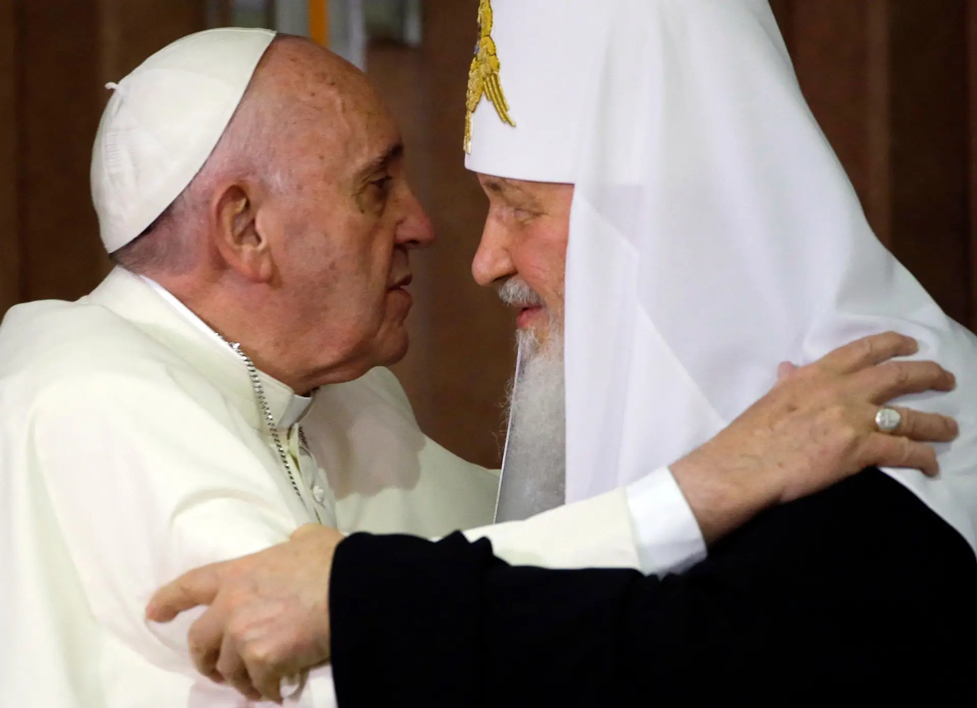 Papa Francisco pede ao patriarca russo para defender a paz e o fim da guerra