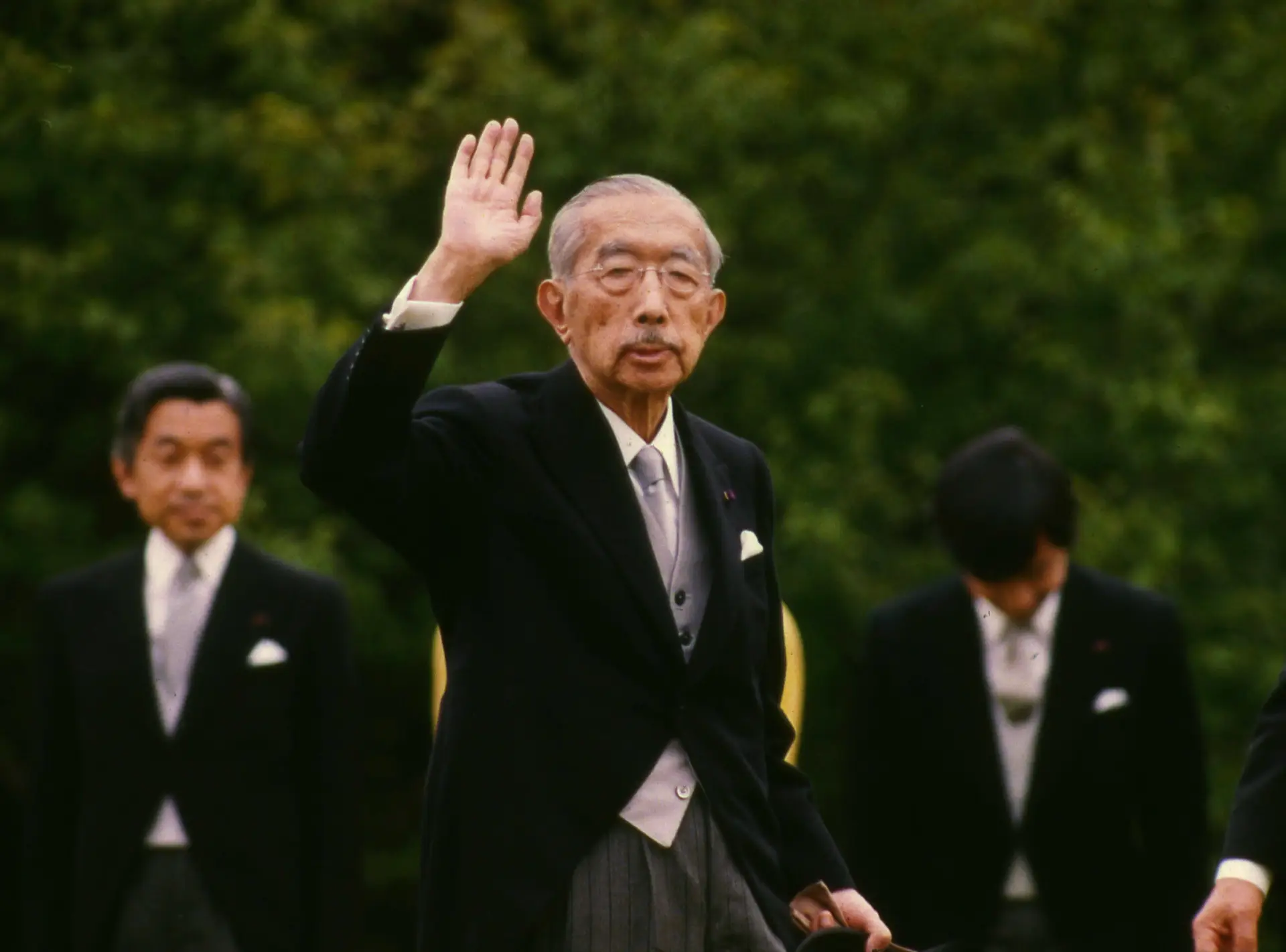 Kiev retira imagem de antigo Imperador Hirohito ao lado de Hitler de vídeo após protesto do Japão