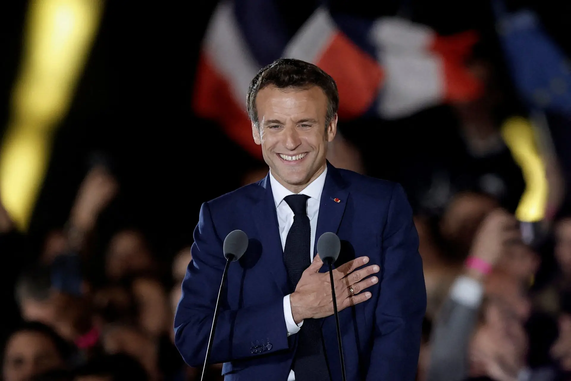 Macron, Presidente de uma França dividida e com feridas difíceis de sarar 