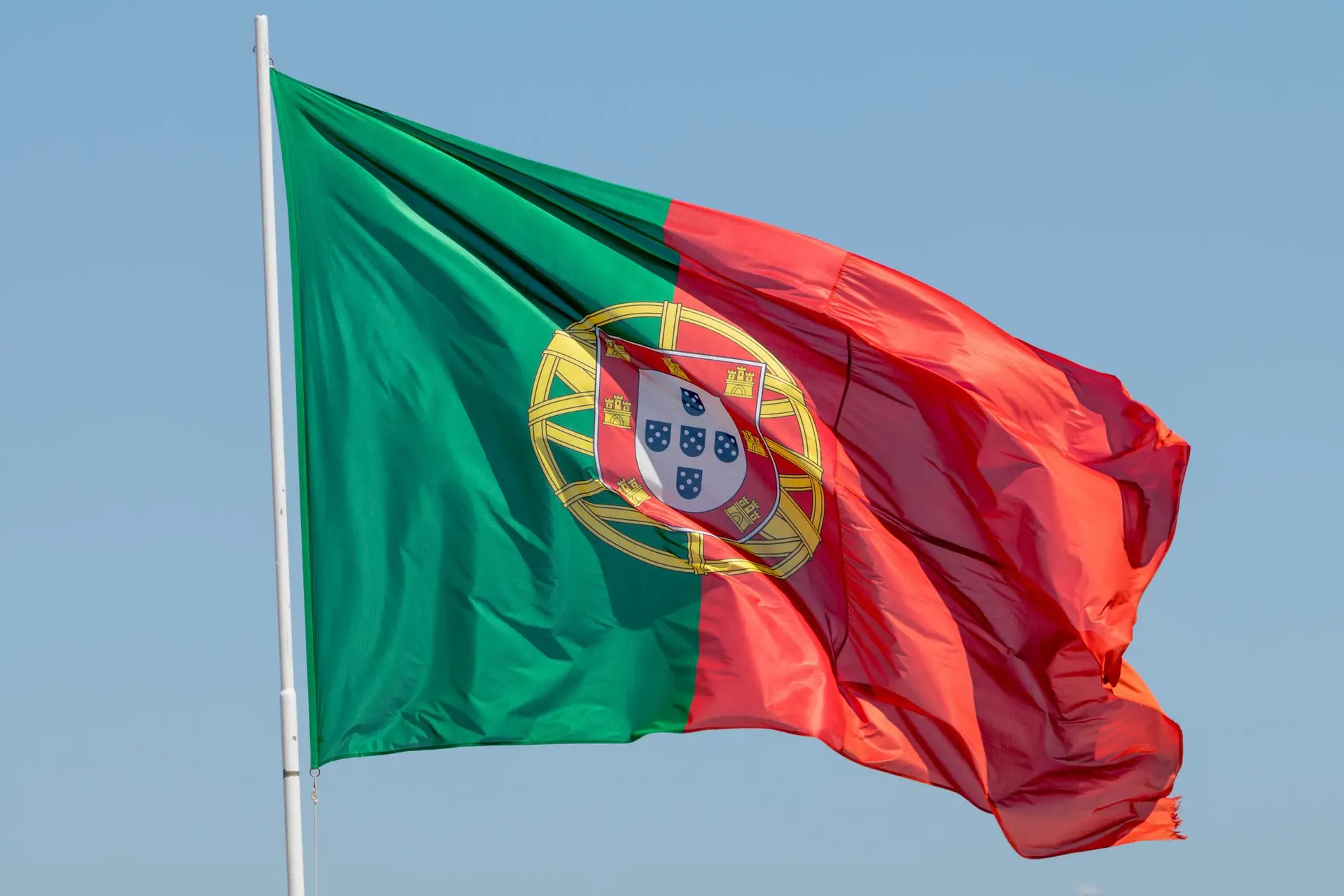 Bruxelas vê risco “elevado” para sustentabilidade orçamental de Portugal