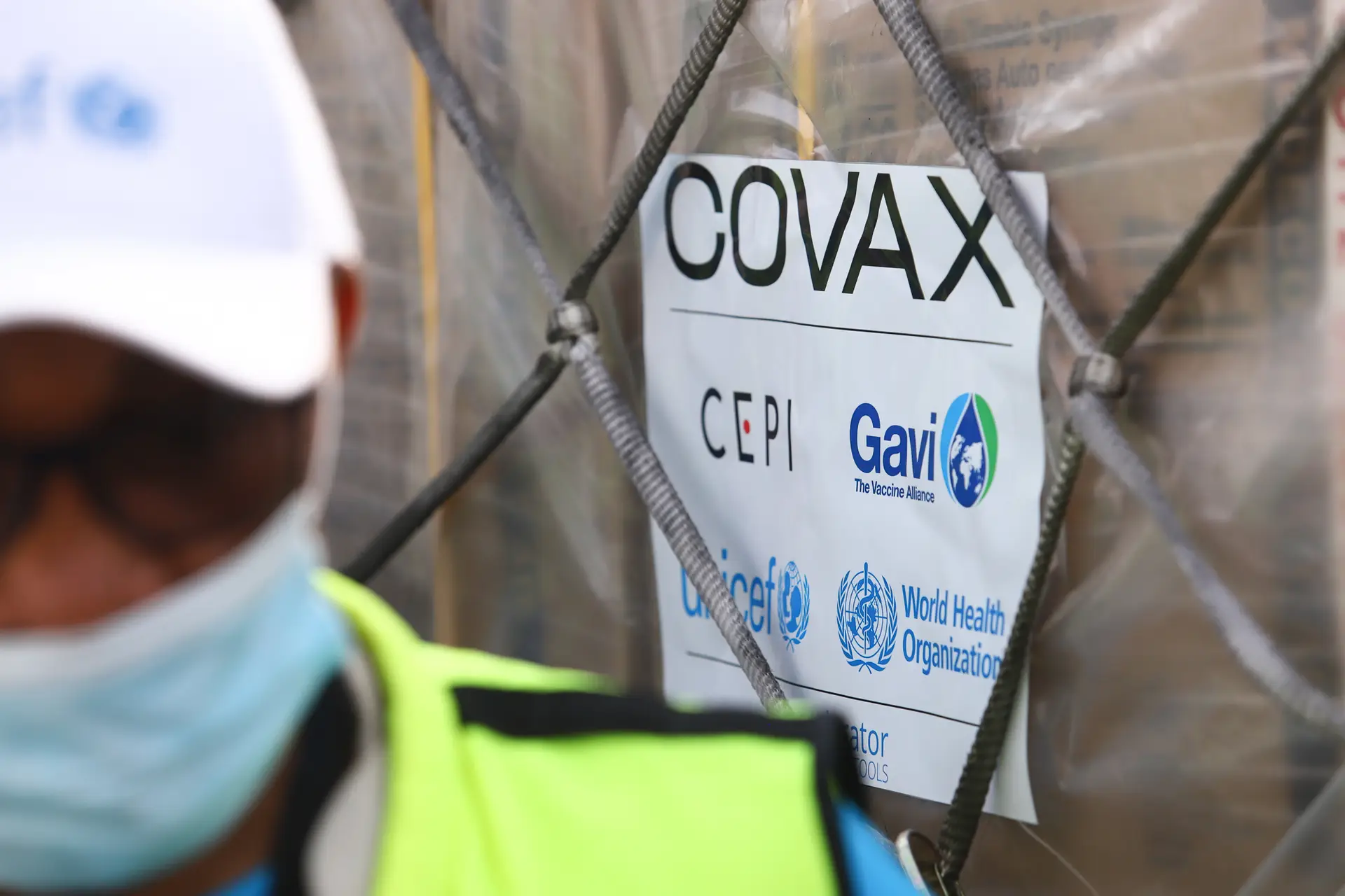 Covid-19: De porta em porta para vacinar a população do Gana