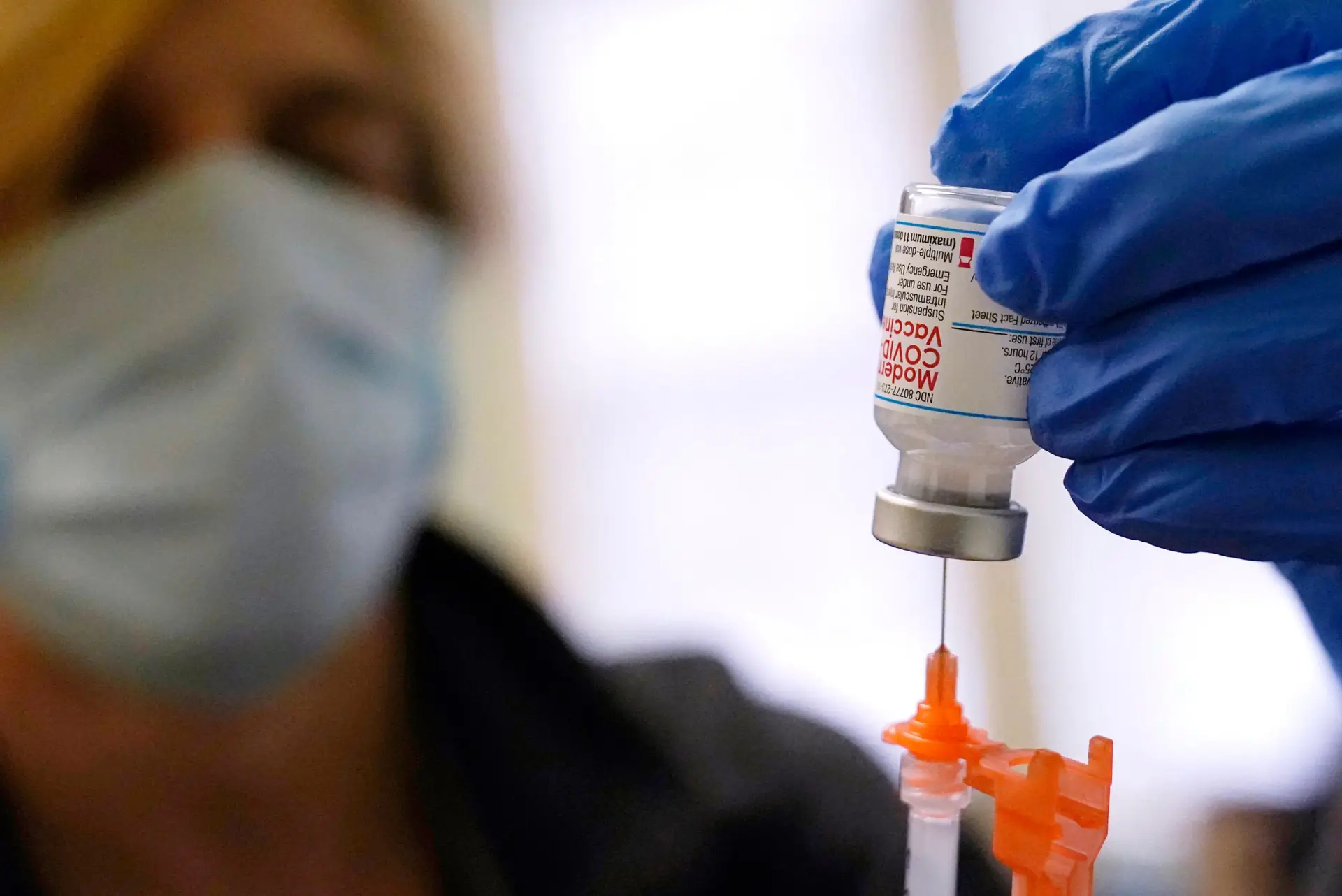 Covid-19: Médicos Sem Fronteiras quer que Moderna partilhe tecnologia das vacinas mRNA