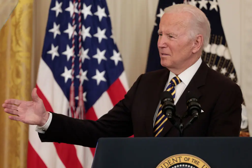 Joe Biden quer doar fundos confiscados a oligarcas russos à Ucrânia