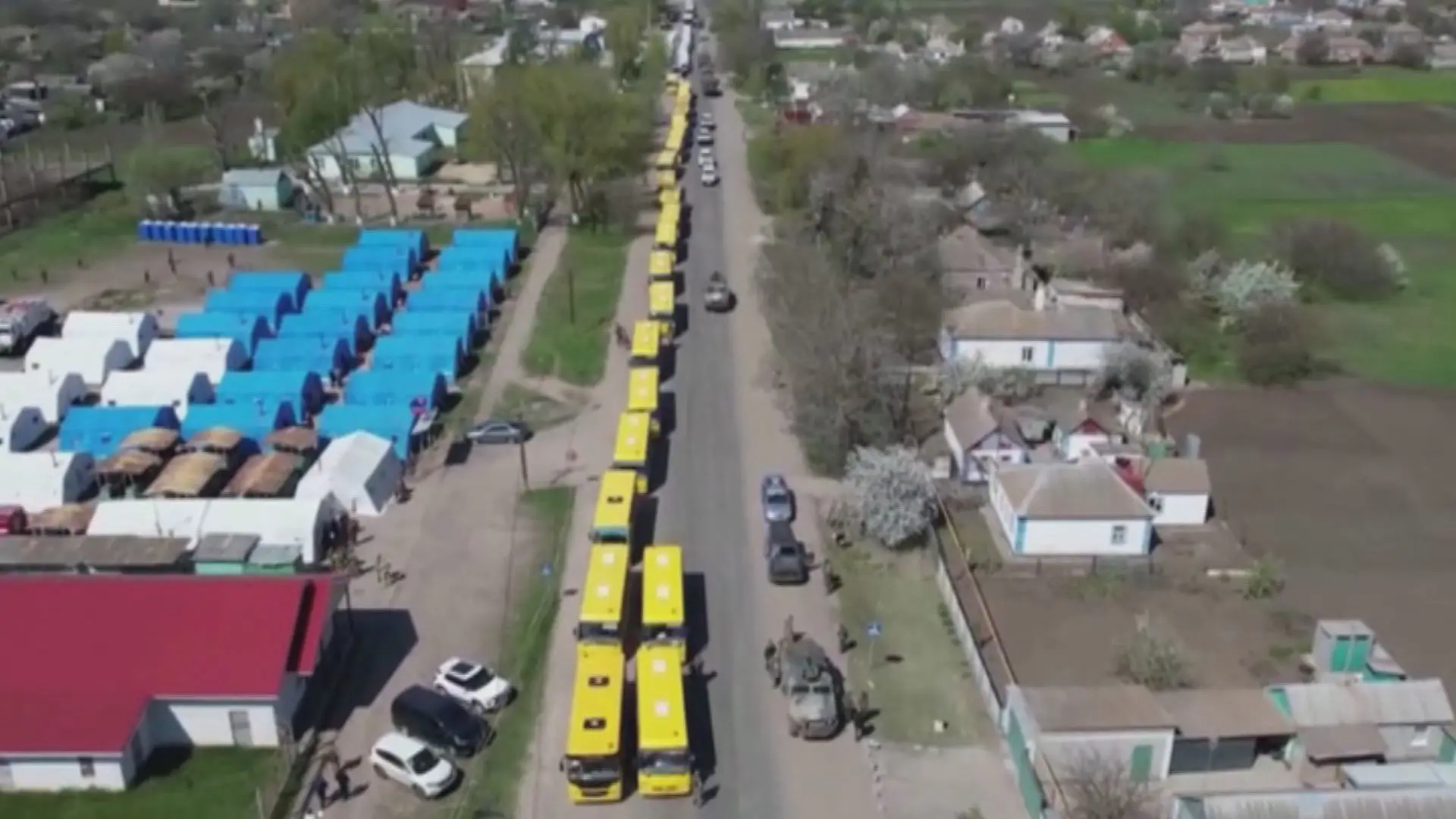 Ucrânia: Rússia divulga imagens dos autocarros que transportam dezenas de civis de Azovstal
