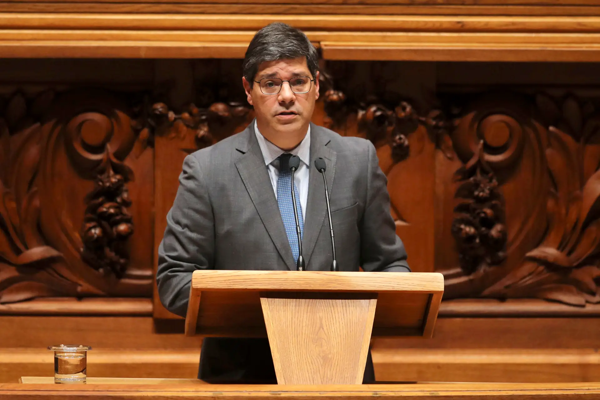 O deputado do PS, Eurico Brilhante Dias, durante o debate sobre Orçamento do Estado de 2022, na Assembleia da República, em Lisboa, 29 de abril de 2022. MANUEL DE ALMEIDA/LUSA