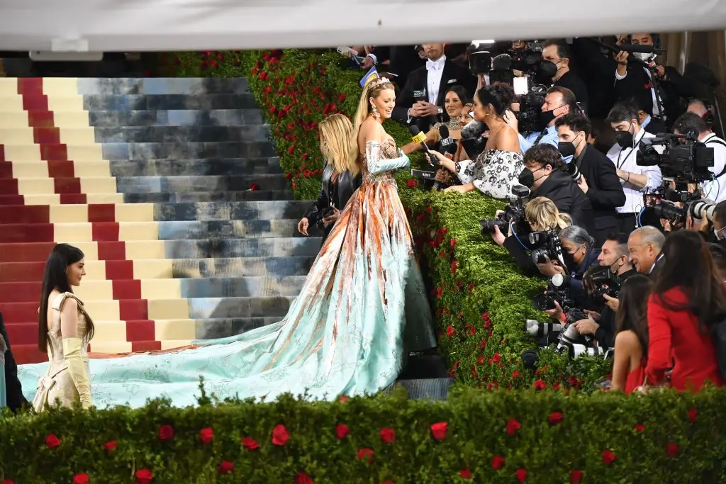 Met Gala 2022: Era Dourada da moda americana marca desfile na passadeira vermelha
