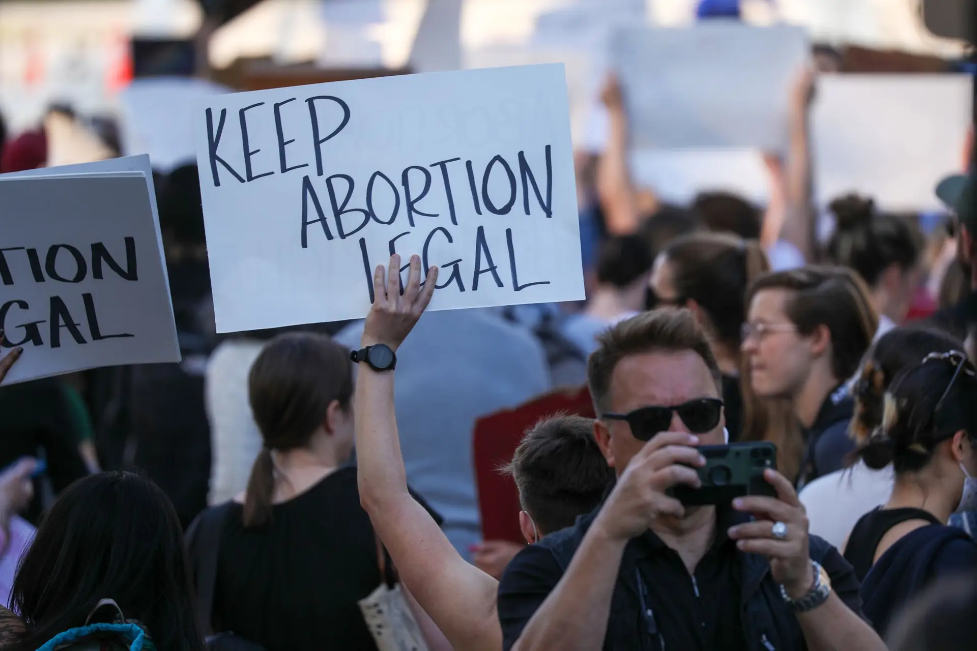 Maioria dos norte-americanos defende proteção do direito ao aborto