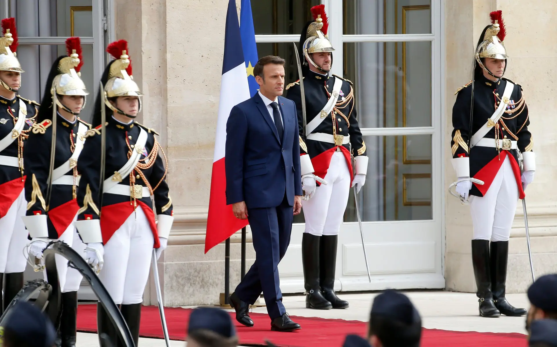 Macron faz uma promessa na tomada de posse: resolver as fraturas na sociedade francesa
