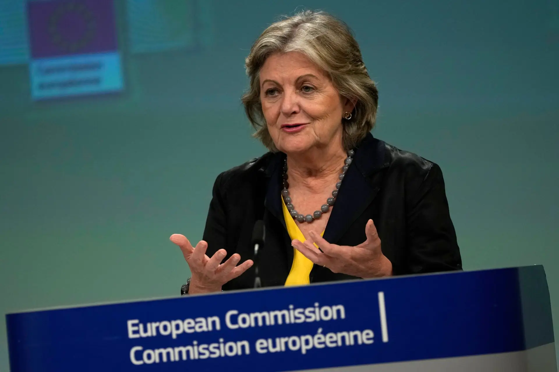 Elisa Ferreira aproveita Dia da Europa para pagar segundo cheque da ‘bazuca’ a Portugal