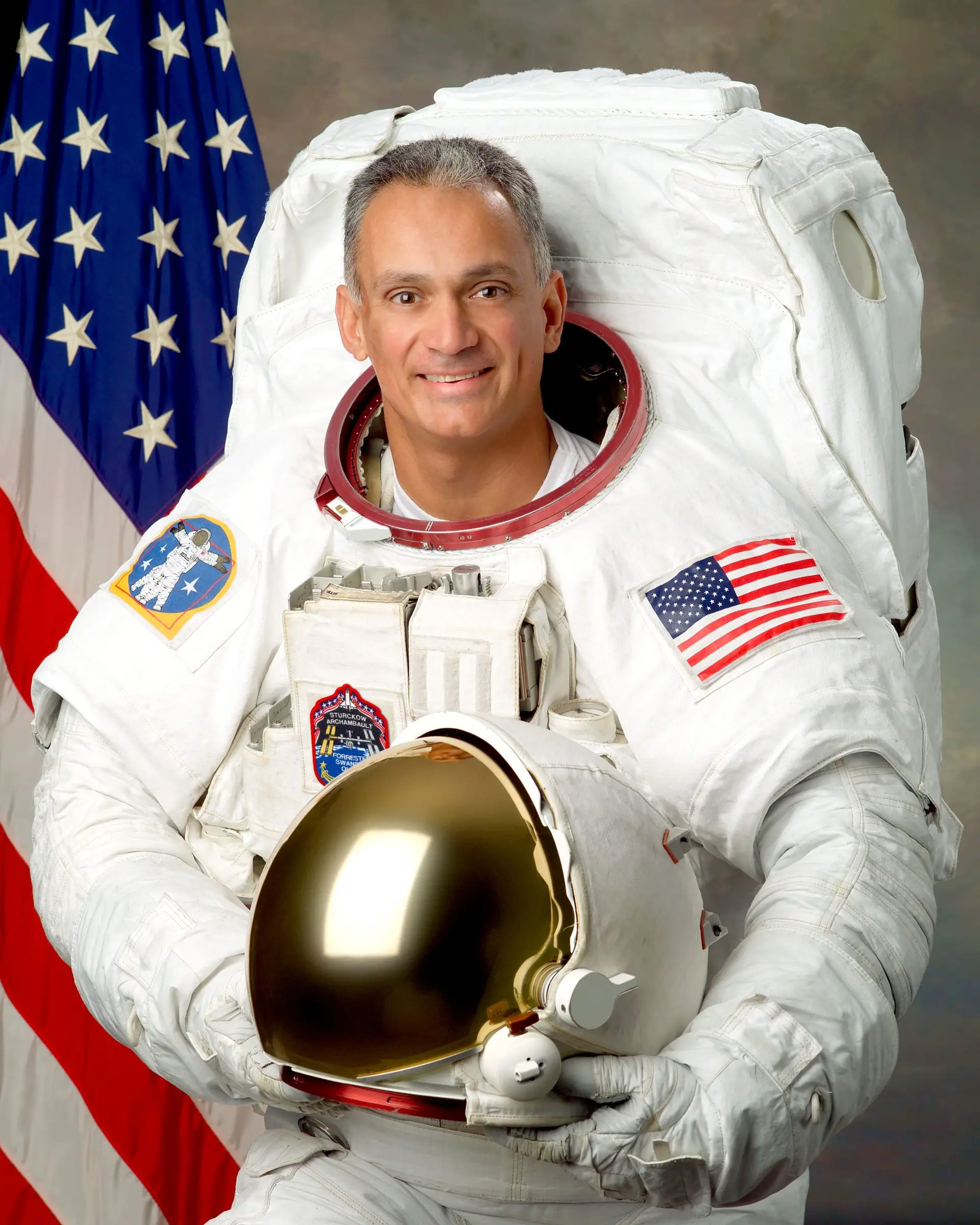 Ex-astronauta da NASA participa em projeto nos Açores que liga estudantes à Estação Espacial Internacional