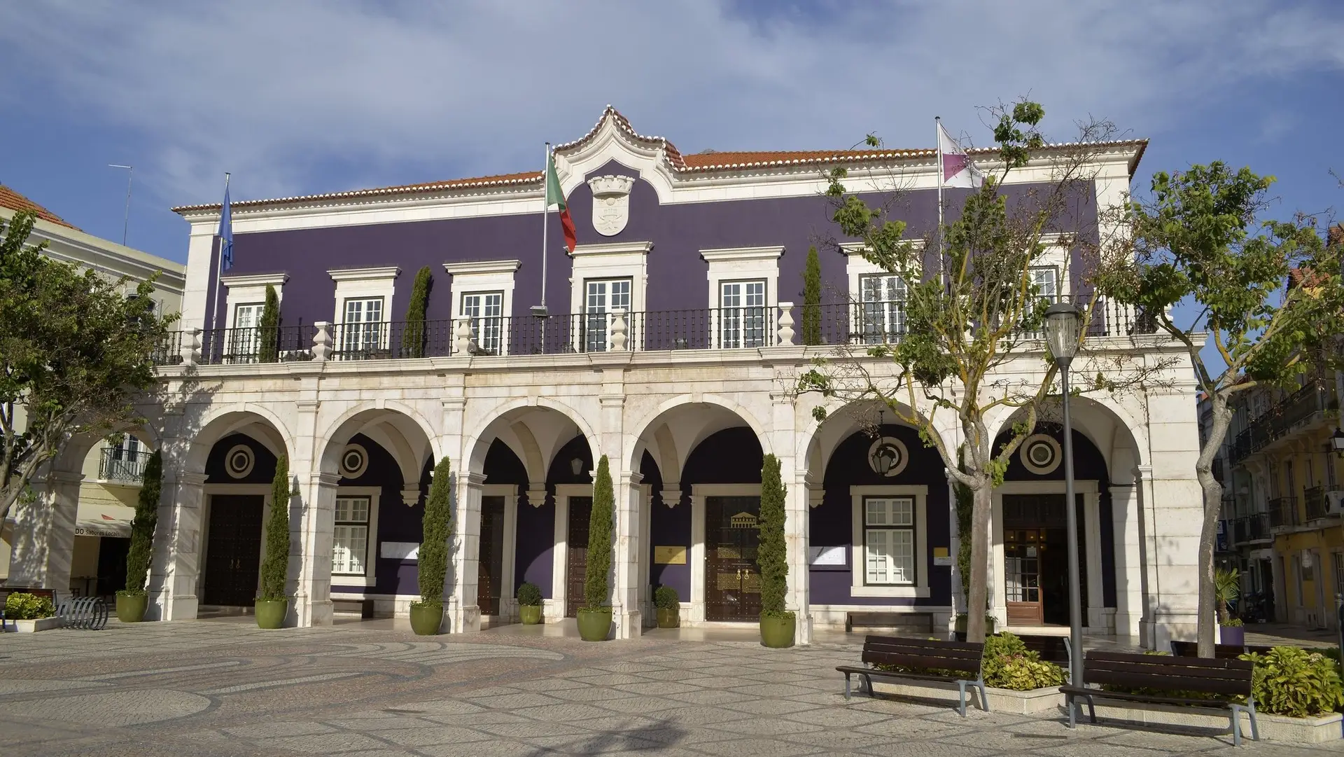 Acolhimento de refugiados: Assembleia Municipal chumba moções de censura do PS e PSD à Câmara de Setúbal