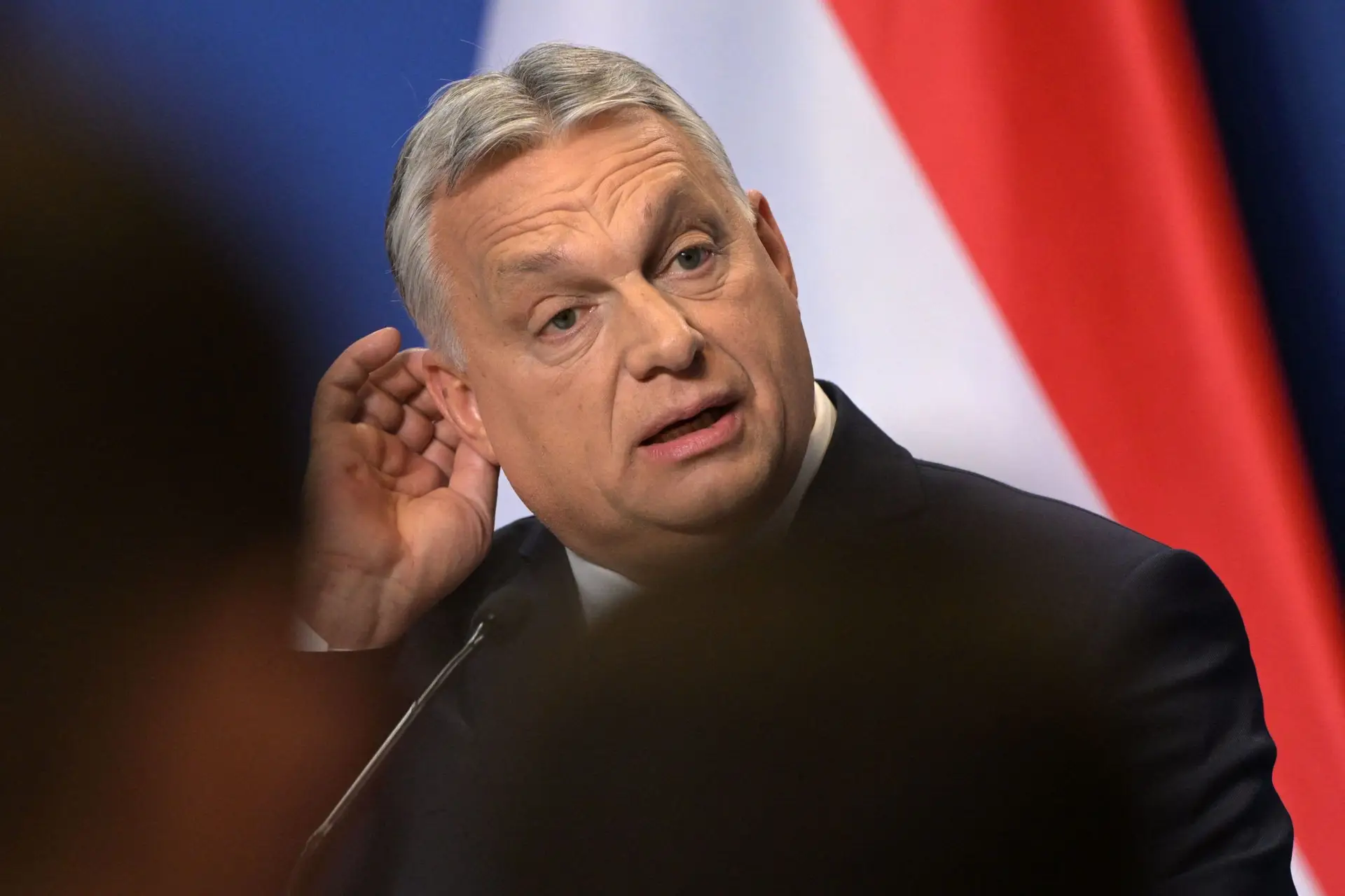 Guerra na Ucrânia: Macron e Orbán discutem reservas de Budapeste face ao embargo energético da UE