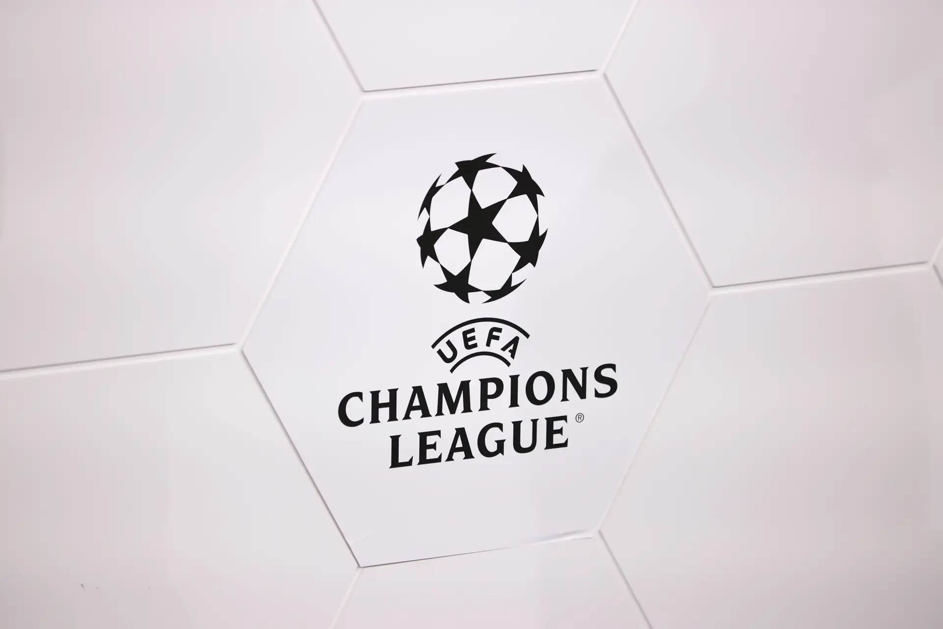 UEFA aprova novo modelo da Champions