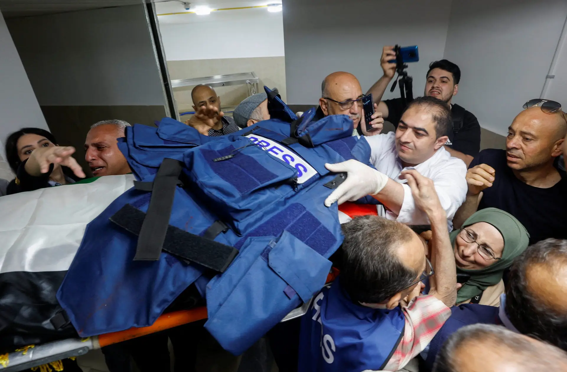 Jornalista palestiniana morre durante ataque israelita na Cisjordânia