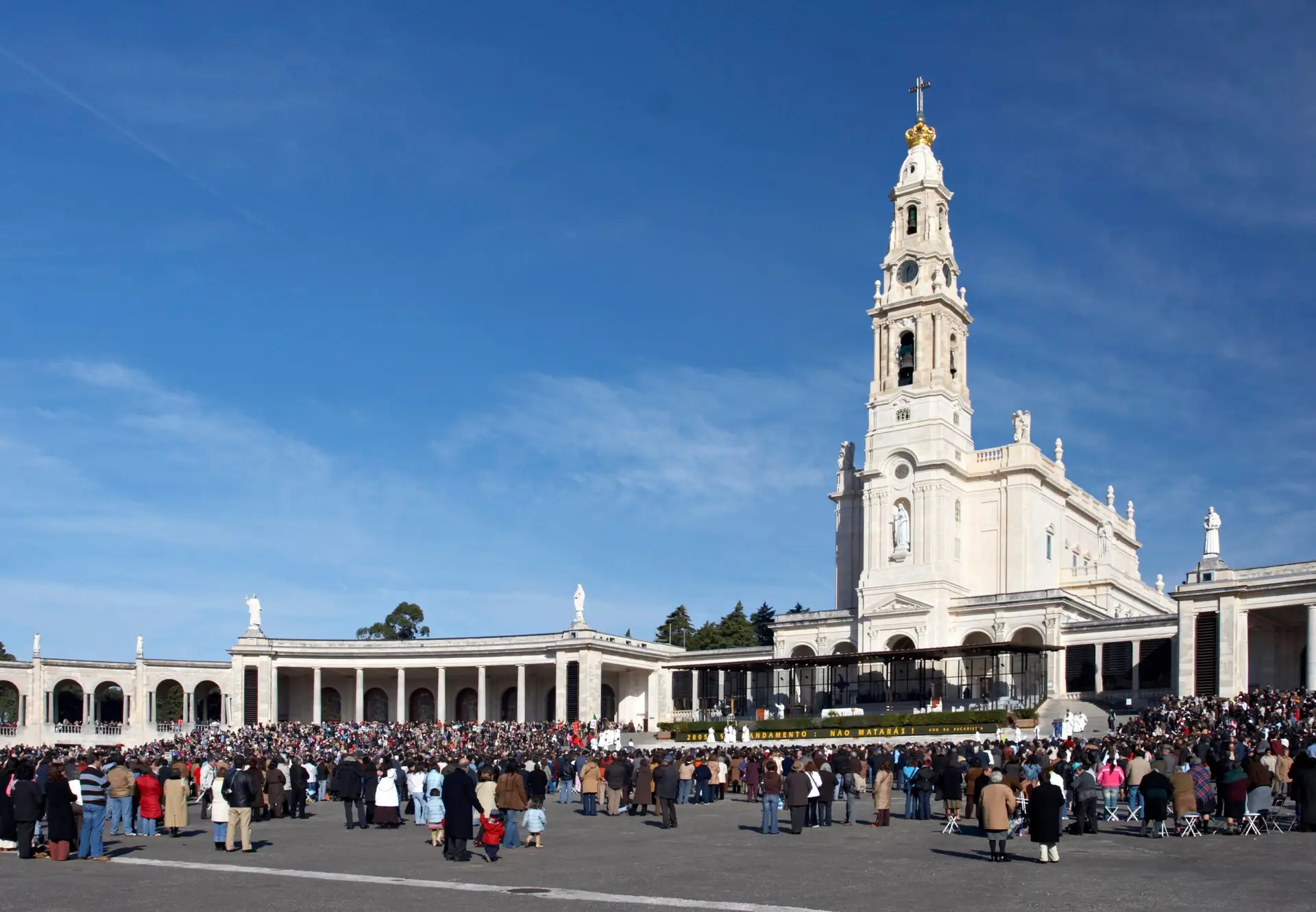 Santuário de Fátima espera milhares no fechamento da primeira grande romaria do ano