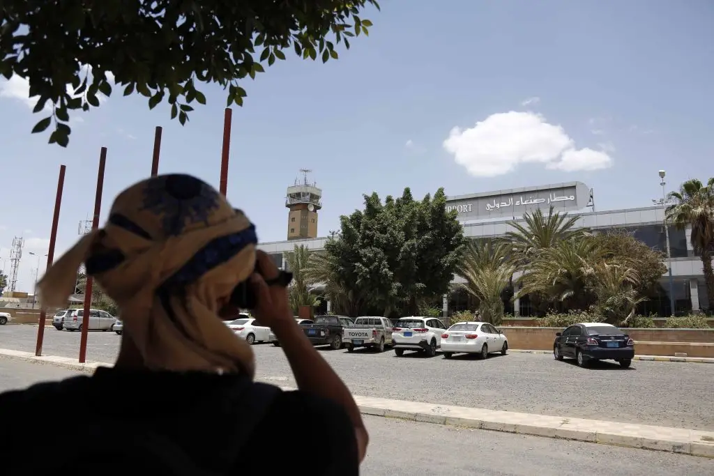 Houthis e Governo acordam primeiros voos comerciais em seis anos na capital do Iémen