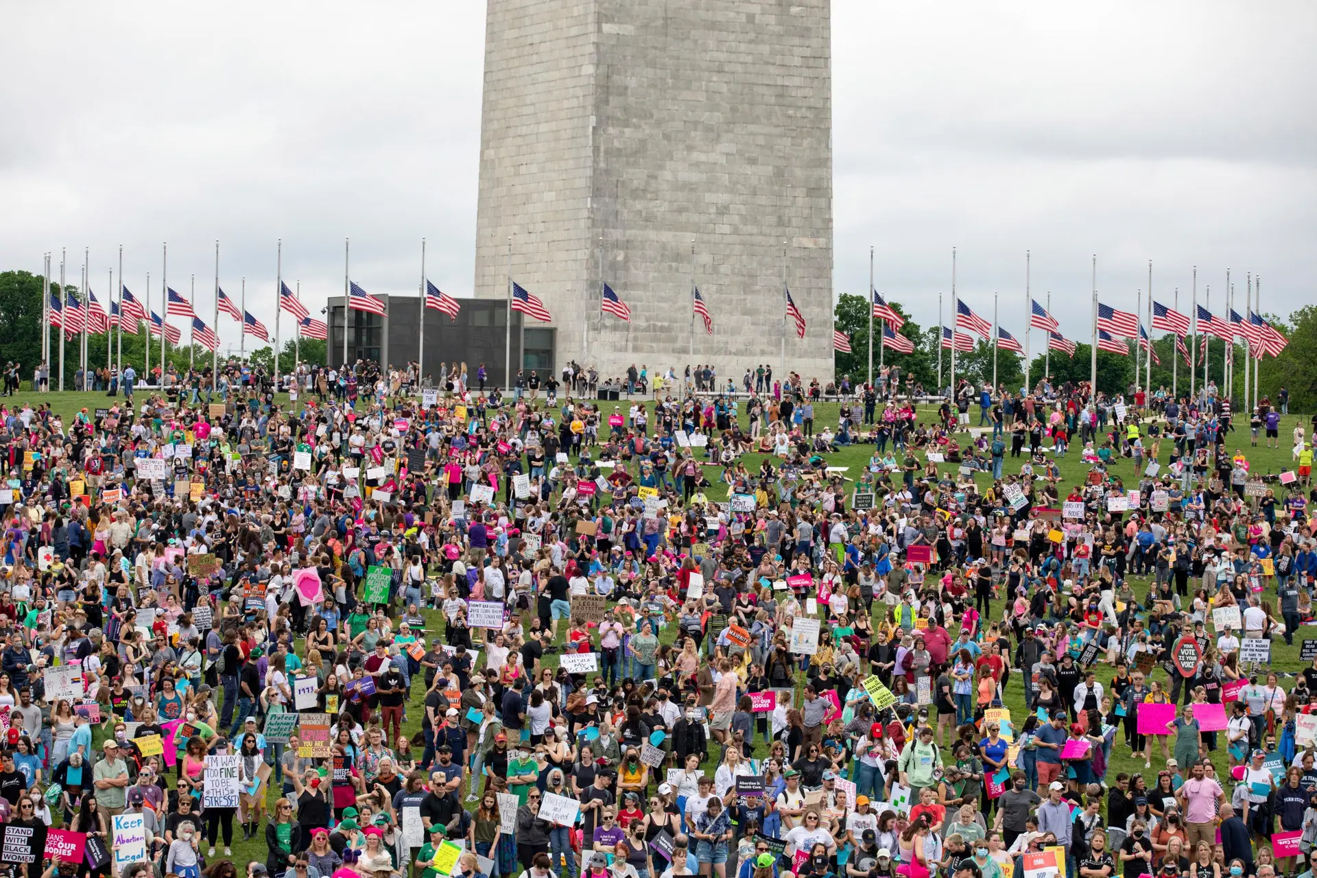 Milhares de norte-americanos manifestam-se pelo direito ao aborto 