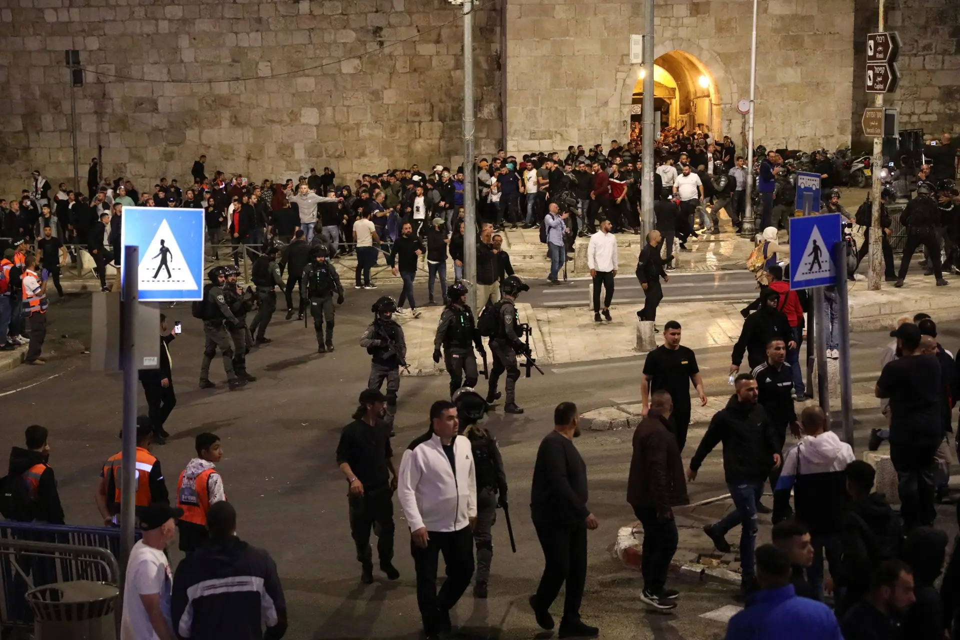 Novos episódios de violência em Jerusalém após funeral de jovem palestiniano