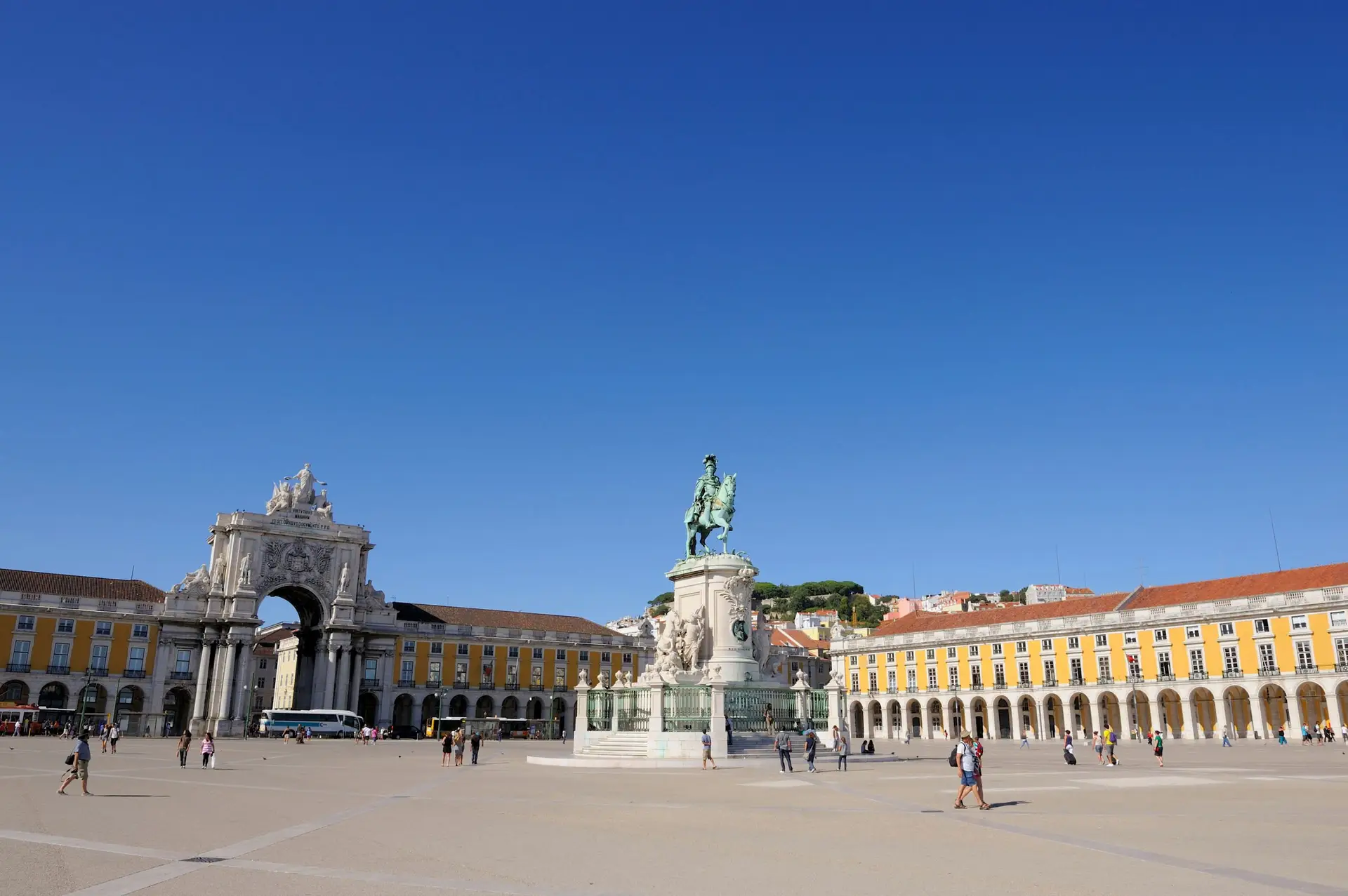 Bruxelas melhora crescimento de Portugal para 5,8% este ano