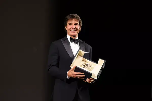 Tom Cruise recebe Palma de Ouro honorária surpresa em Cannes