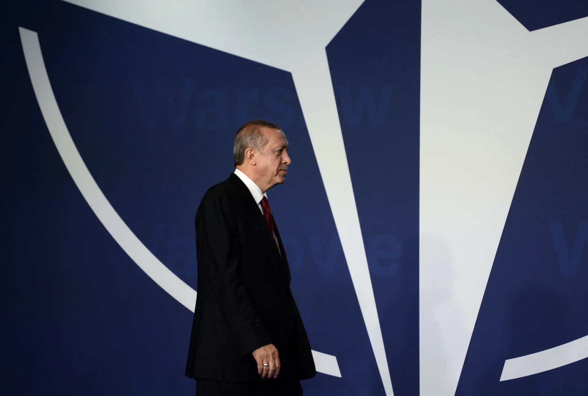 Quais são as exigências da Turquia para permitir a adesão da Suécia e Finlândia à NATO?