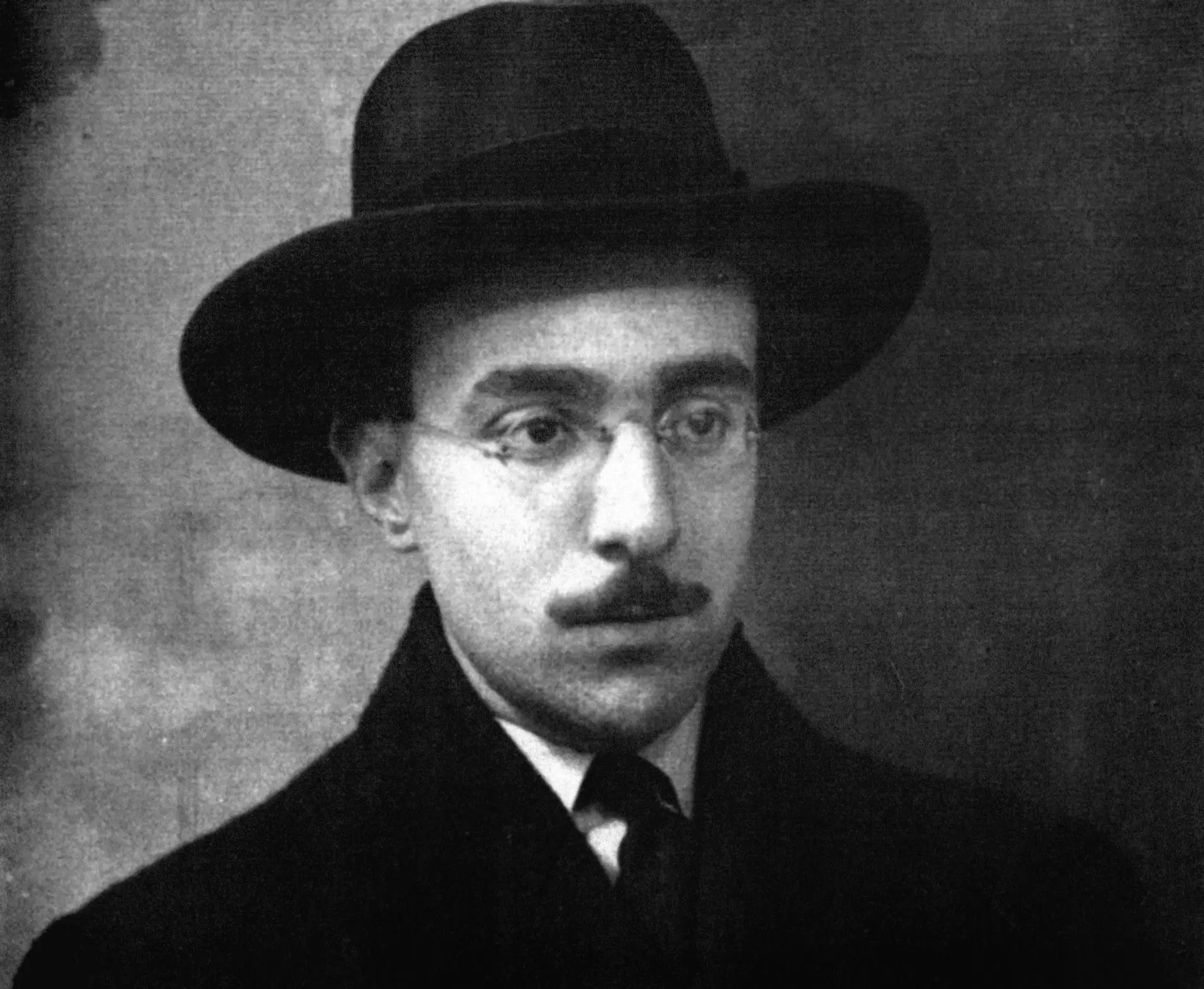 Terá Fernando Pessoa reprimido a sua homossexualidade? Investigador diz ...