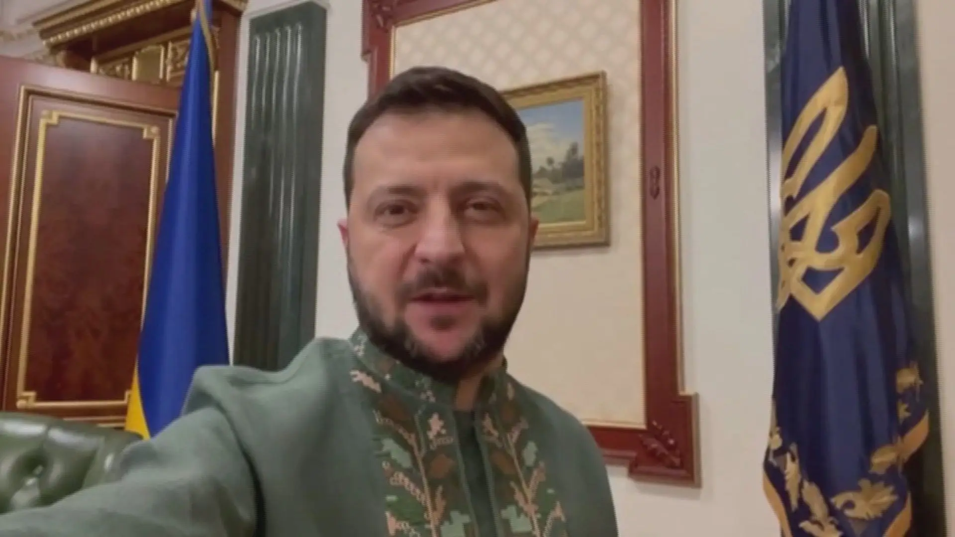 Zelensky assinala dia da “Vyshyvanka” com vídeo a usar traje tradicional