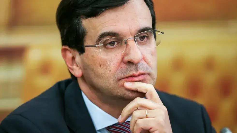 Adalberto Campos Fernandes vai dirigir Hospital da Cruz Vermelha