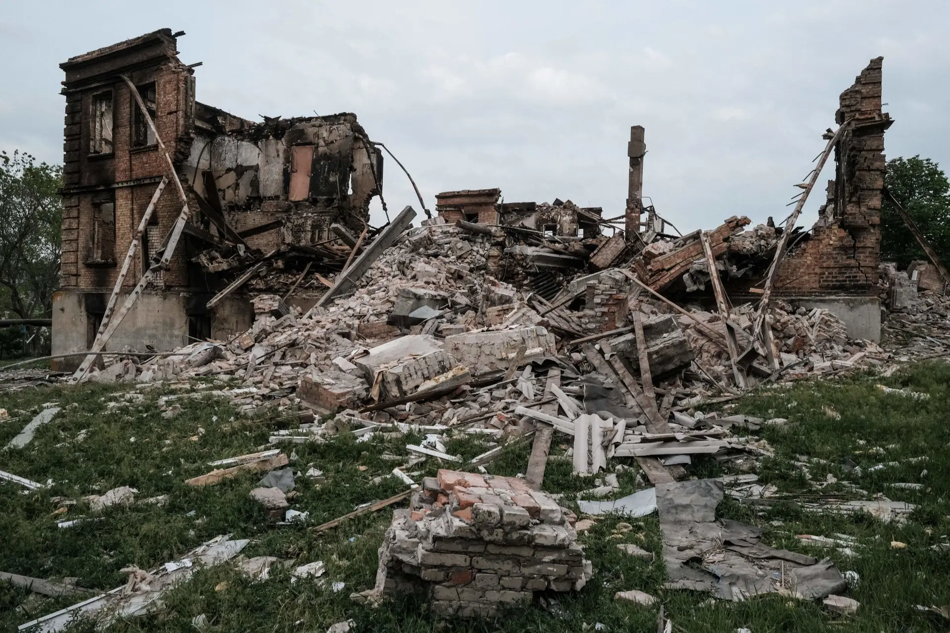 Ucrânia: pelo menos 13 mortos em Lugansk pelas forças russas