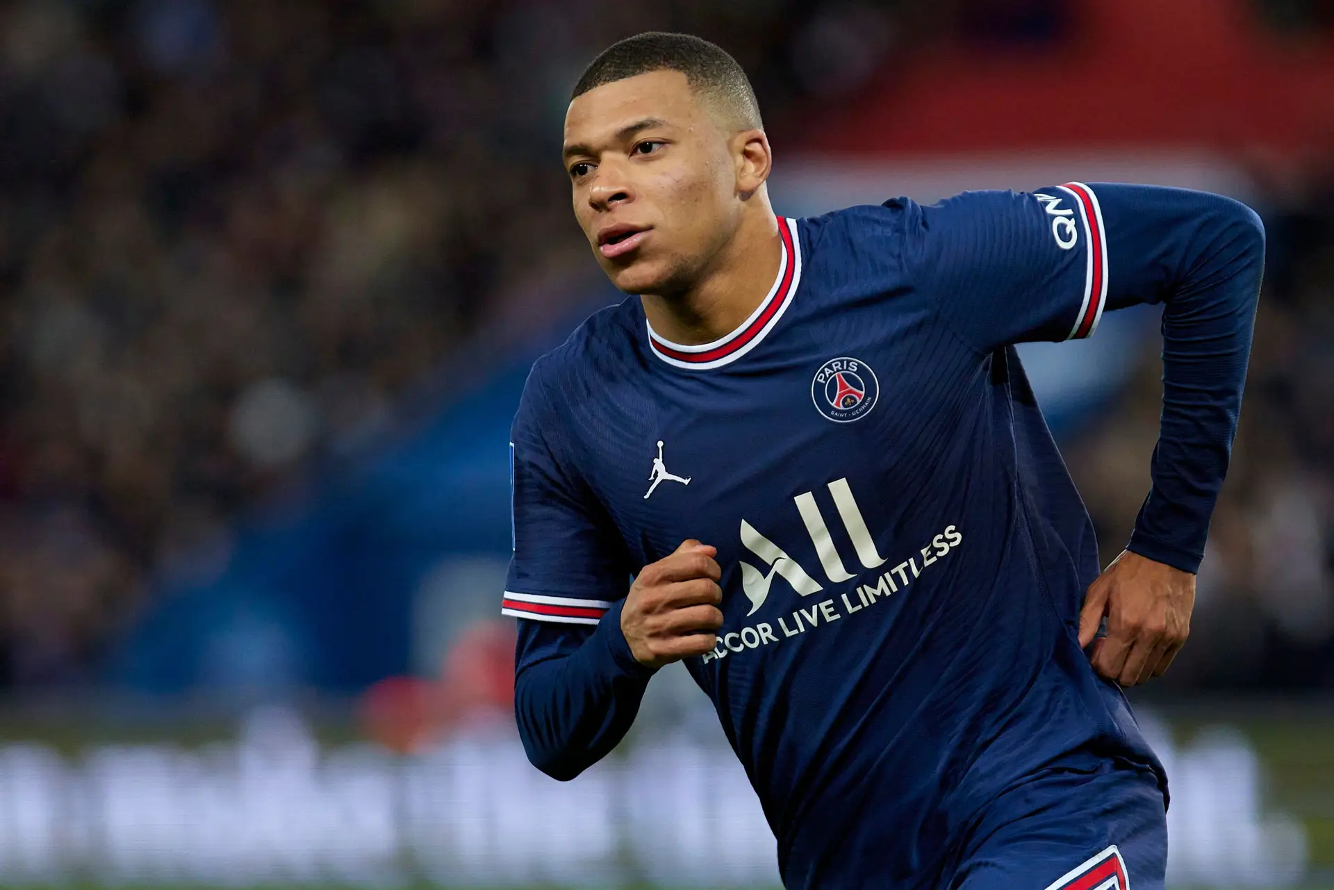 Futuro de Mbappé: imprensa francesa garante que avançado vai renovar com o PSG