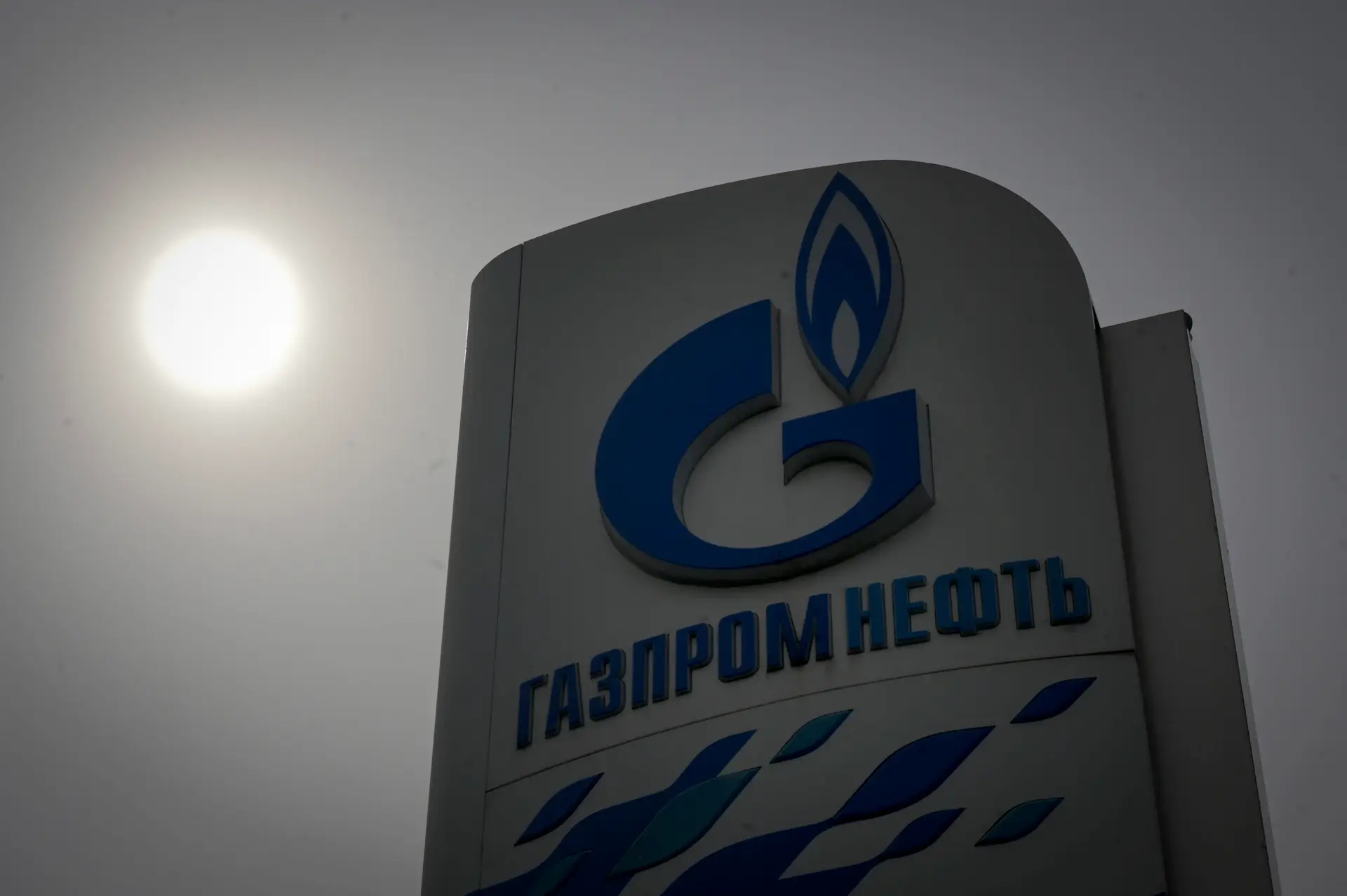 Rússia cumpre ameaça e corta gás à Finlândia