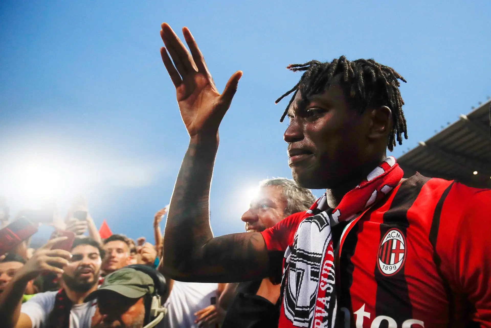 Rafael Leão eleito o melhor futebolista da Série A italiana