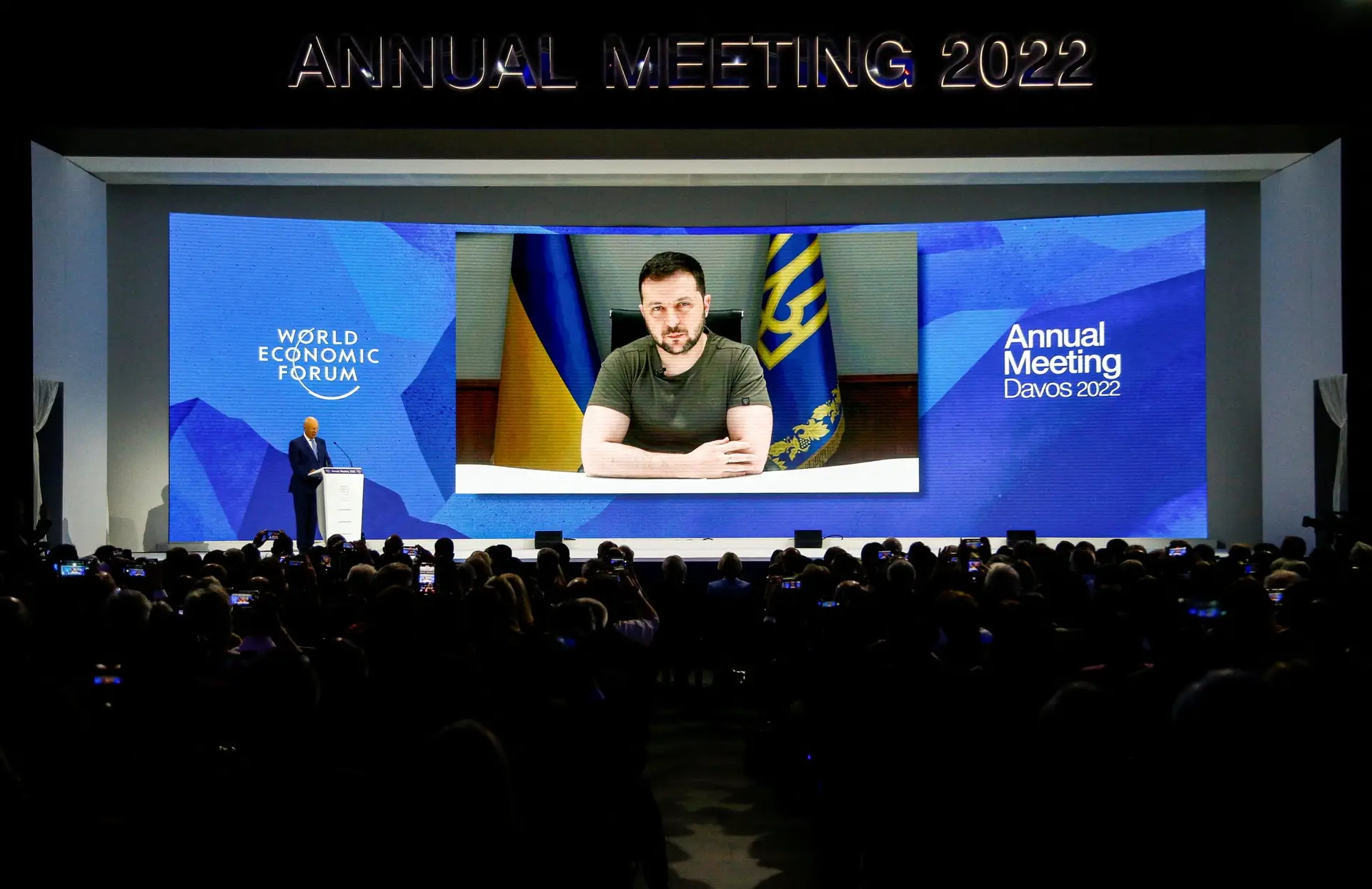 Guerra na Ucrânia: Zelensky diz que mundo enfrenta ponto de viragem 