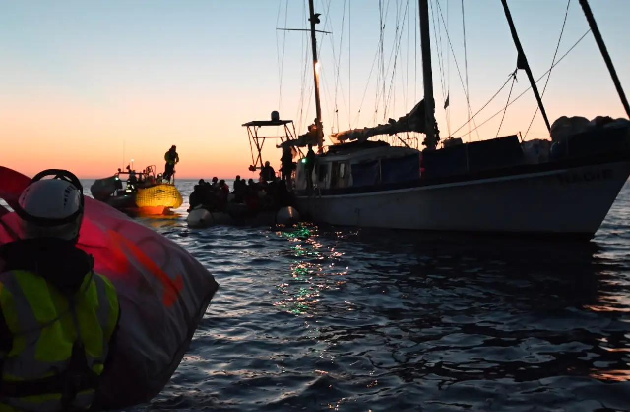 Resgatados mais 75 migrantes no Mediterrâneo central