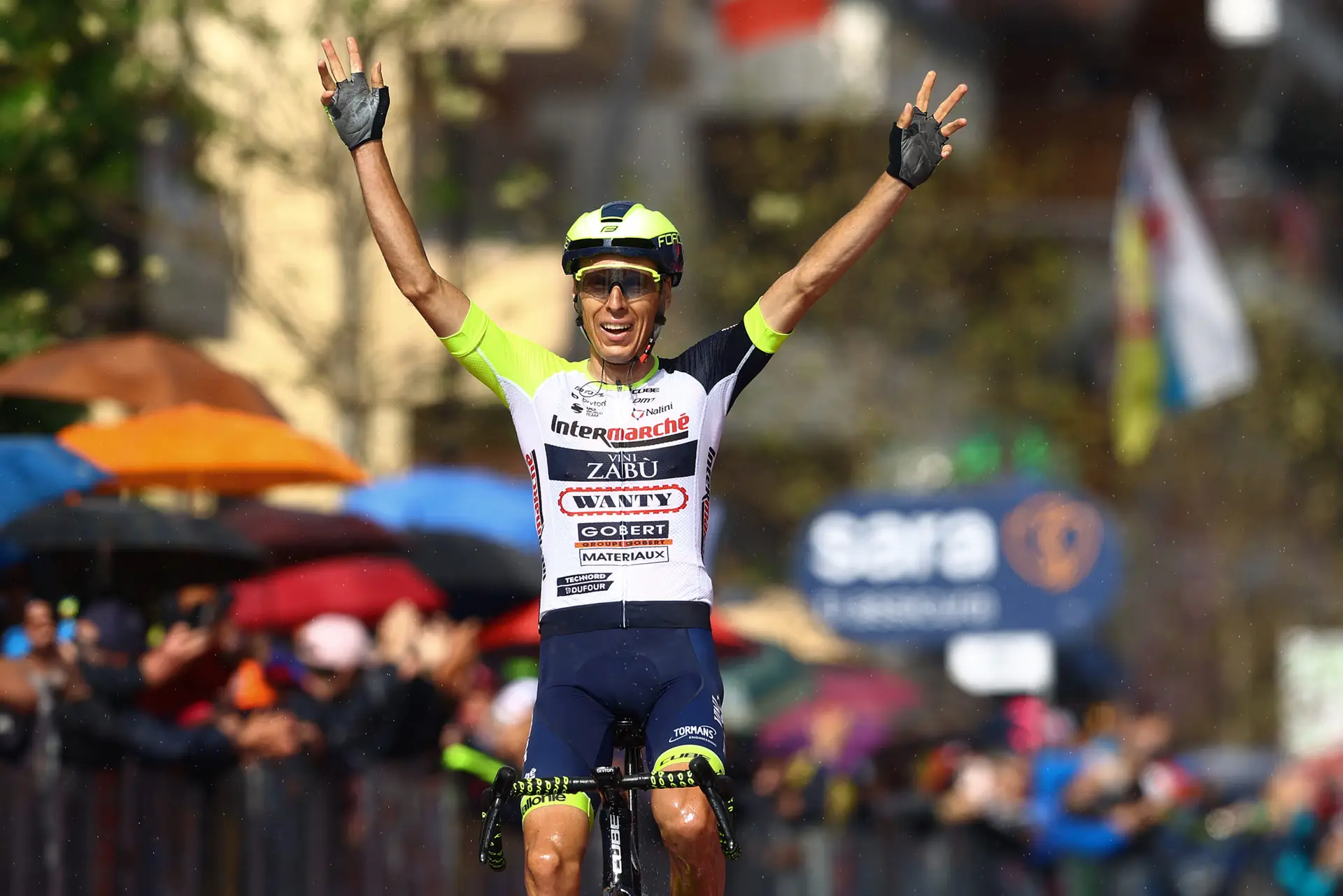 Volta a Itália: ciclista Jan Hirt vence 16.ª etapa