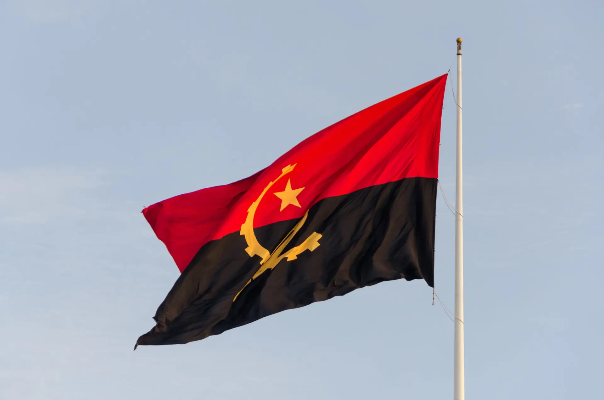 Mais de 50 pessoas assinam ação contra meios de comunicação públicos de Angola