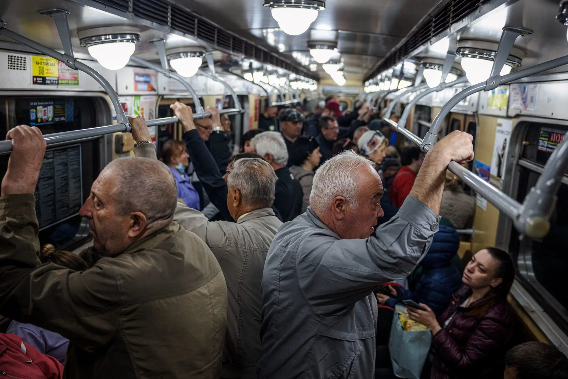 Reabertura do metro de Kharkiv: carruagens serviram de abrigo a milhares de civis